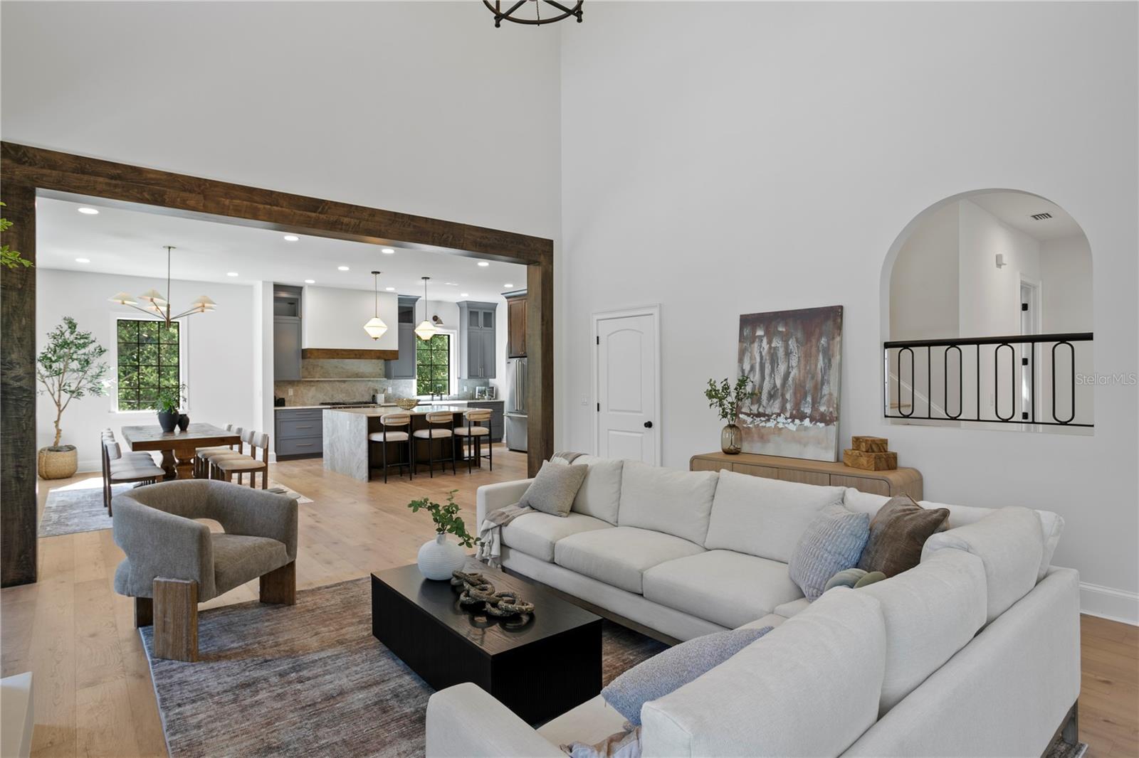 Listing photo id 11 for 4633 Lowell Avenue