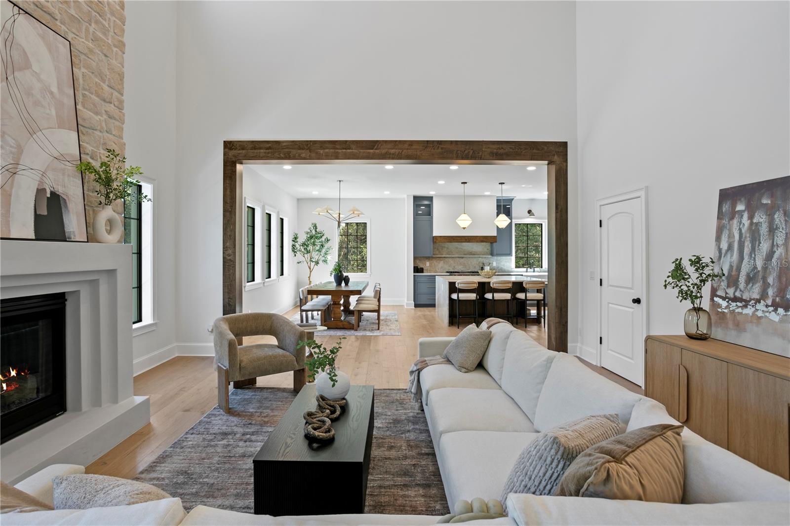 Listing photo id 12 for 4633 Lowell Avenue