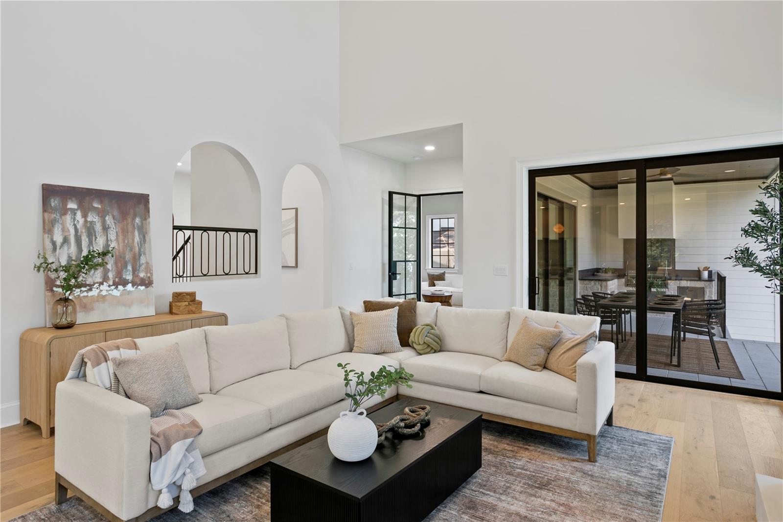 Listing photo id 14 for 4633 Lowell Avenue