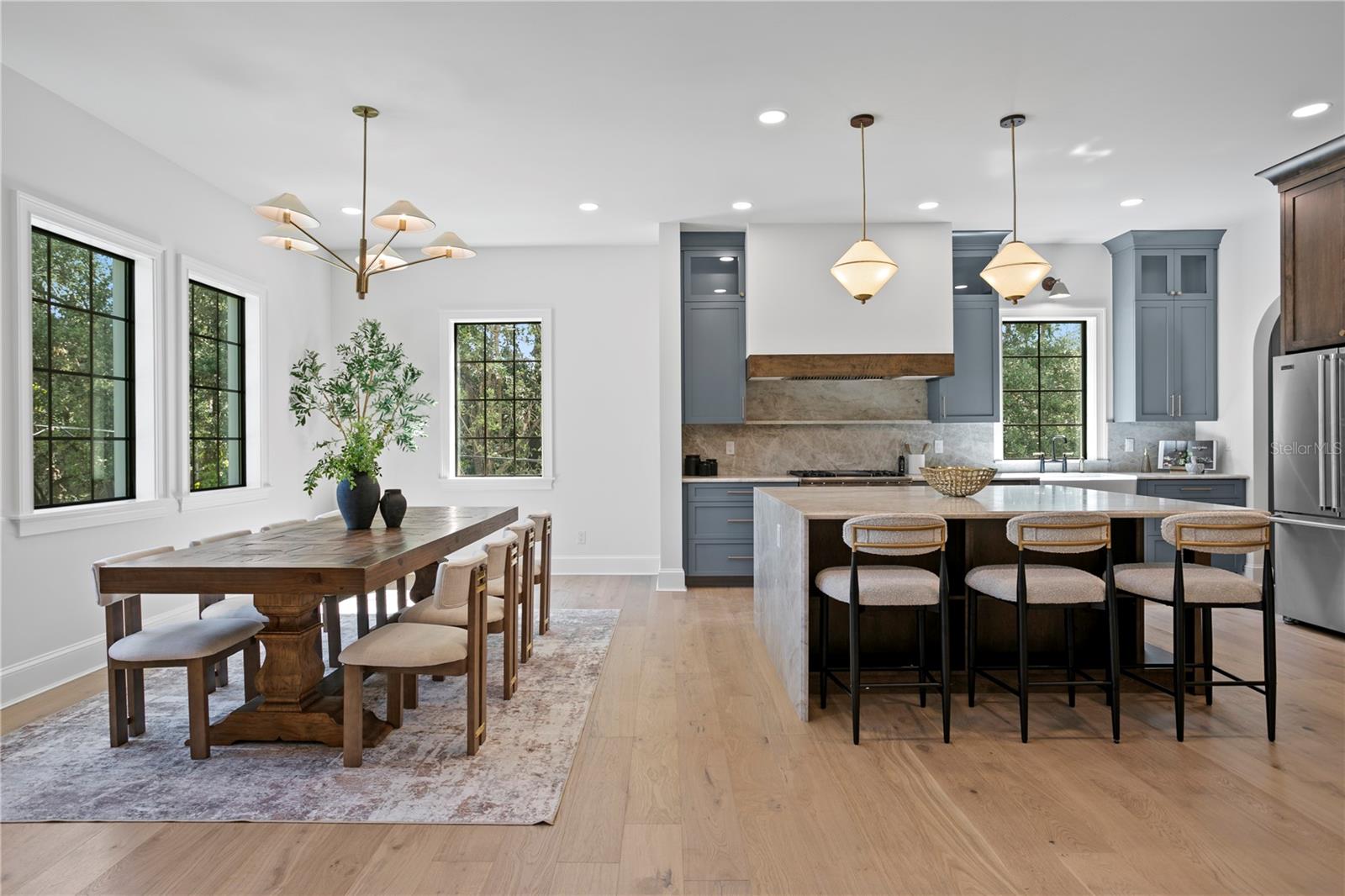 Listing photo id 16 for 4633 Lowell Avenue