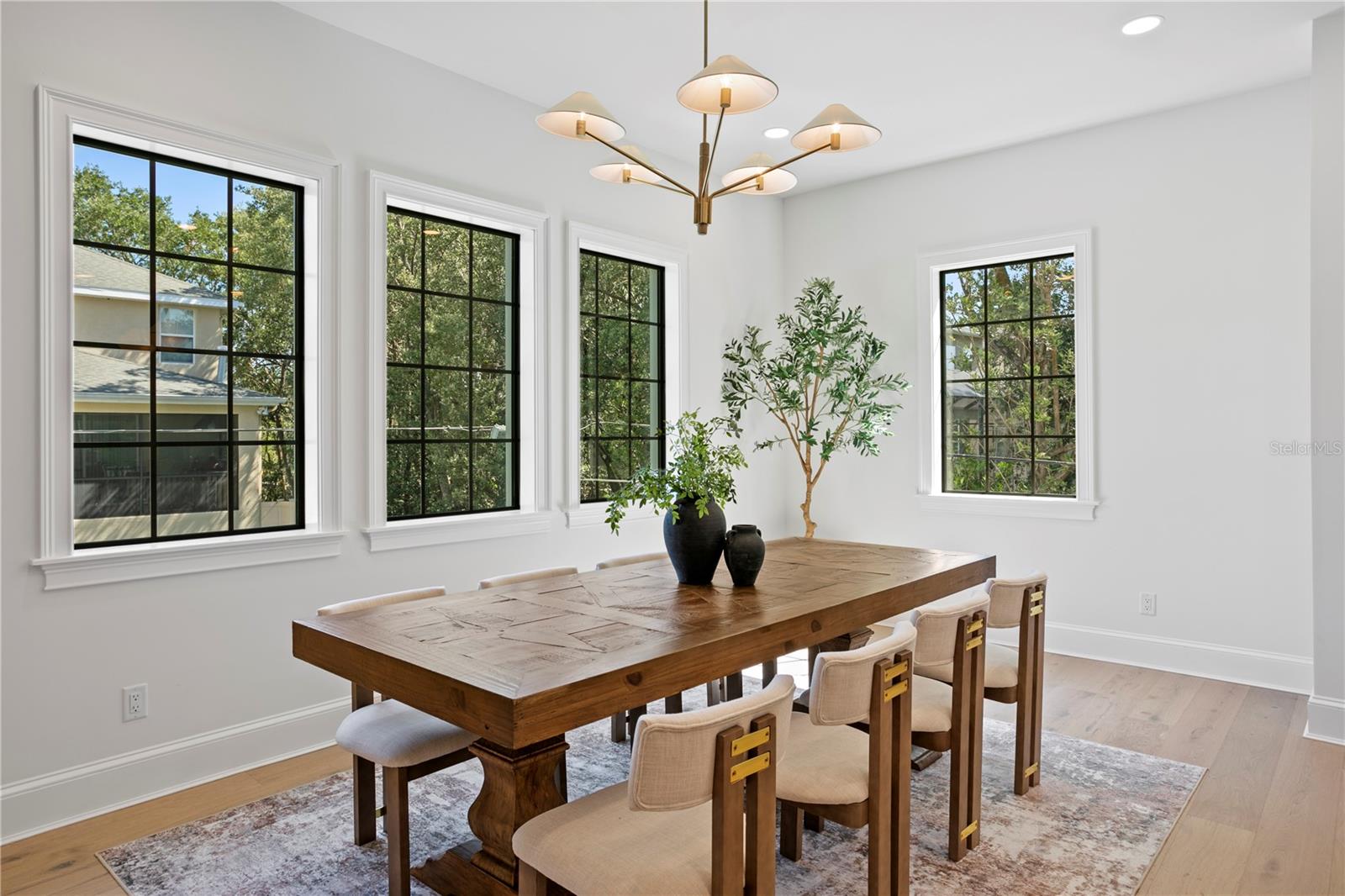 Listing photo id 17 for 4633 Lowell Avenue