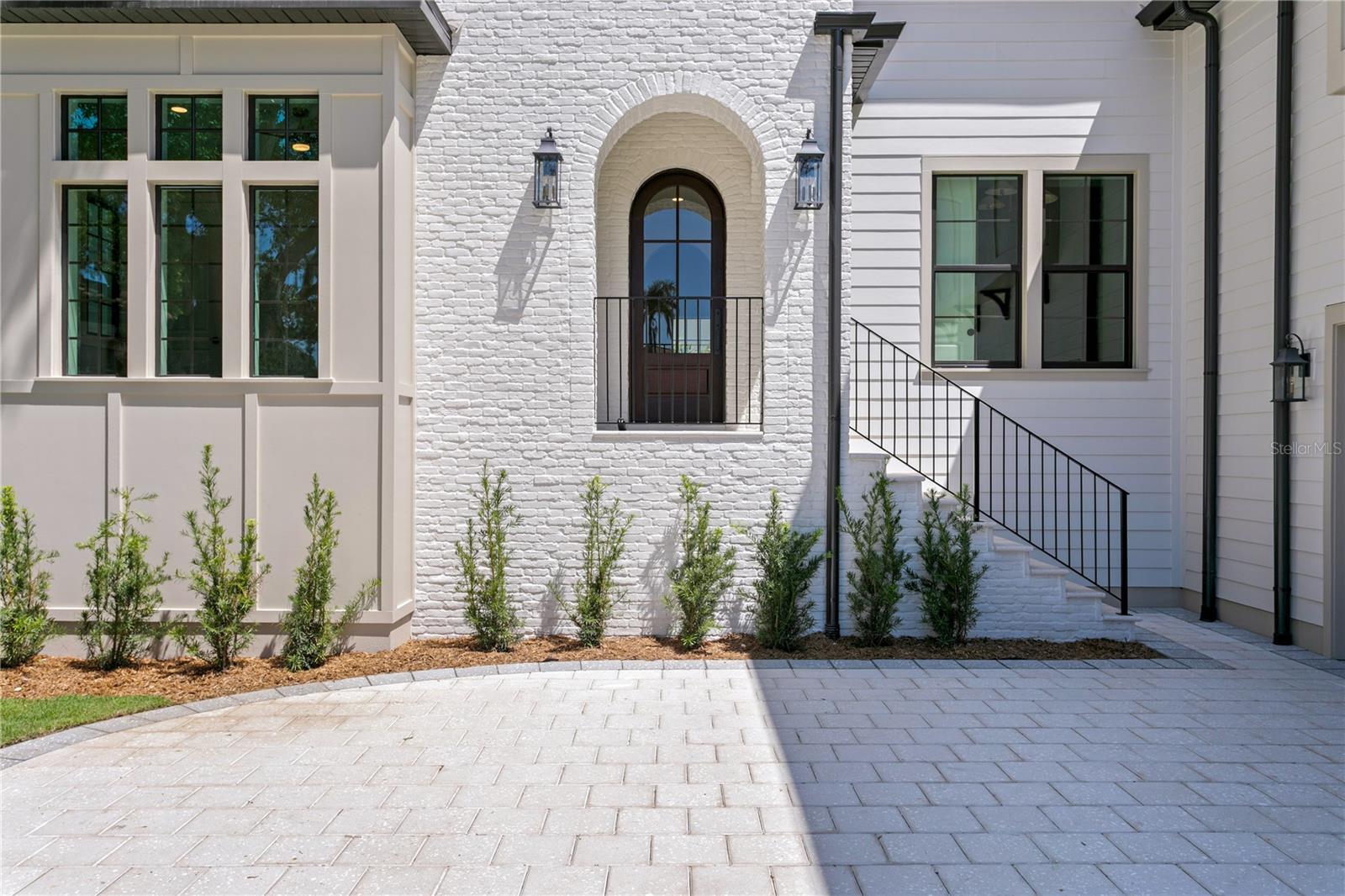 Listing photo id 0 for 4633 Lowell Avenue