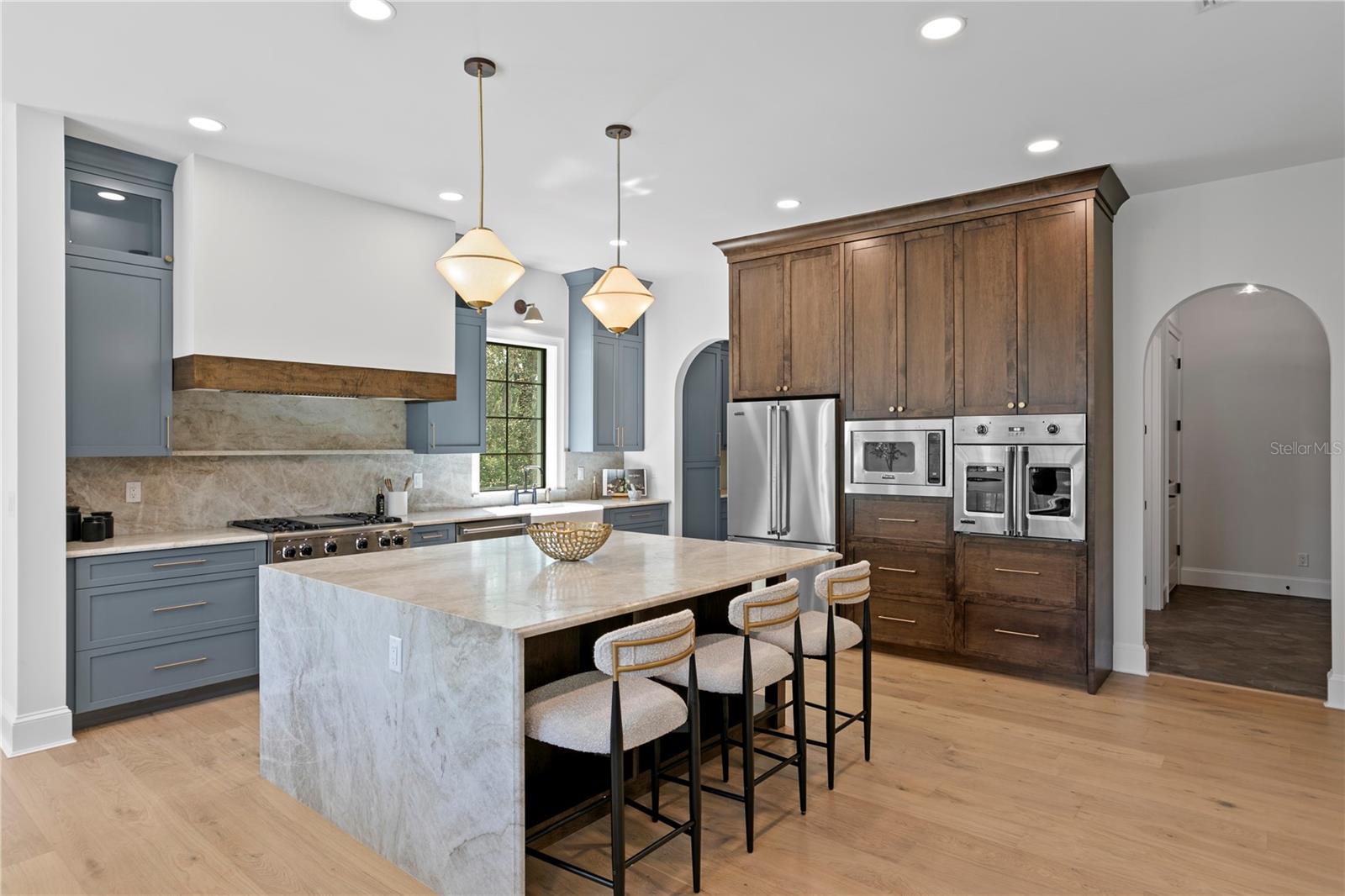 Listing photo id 19 for 4633 Lowell Avenue