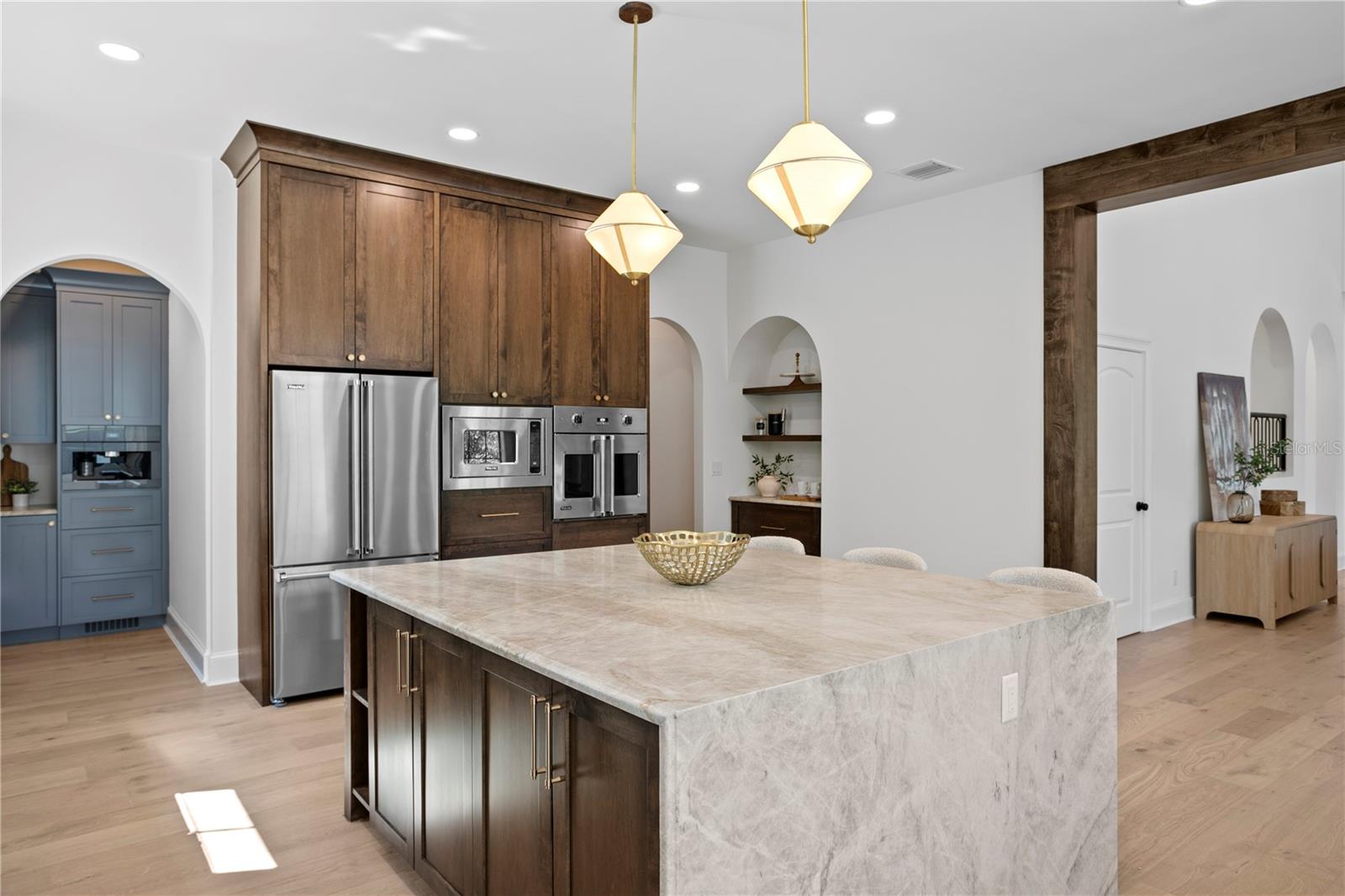 Listing photo id 20 for 4633 Lowell Avenue