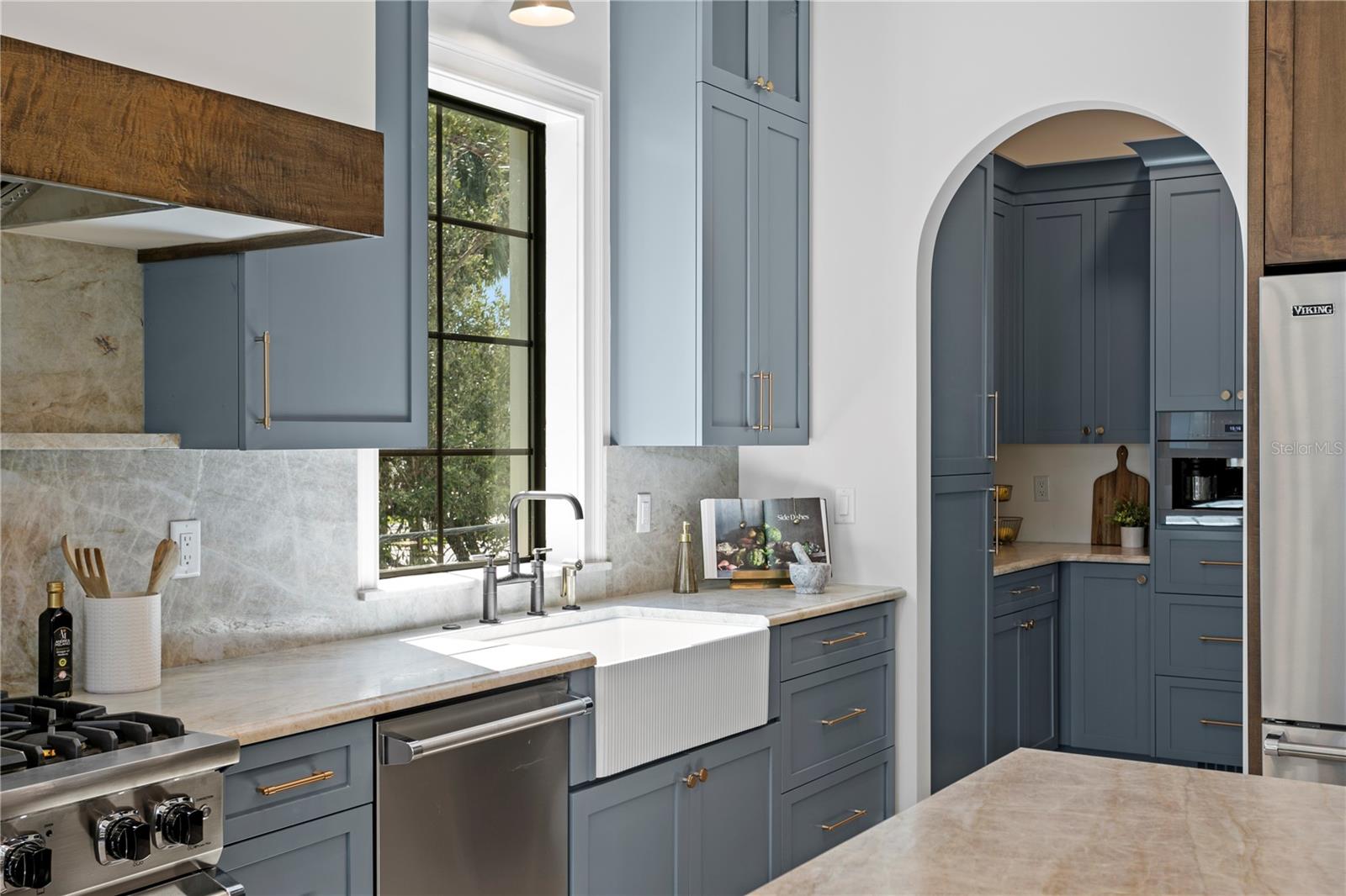 Listing photo id 22 for 4633 Lowell Avenue