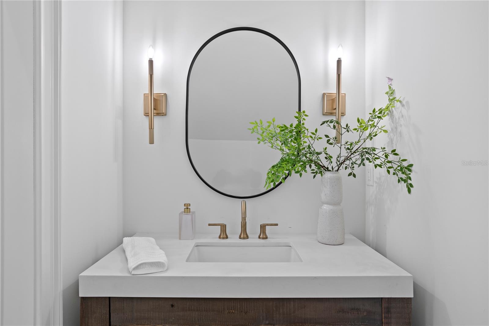 Listing photo id 27 for 4633 Lowell Avenue