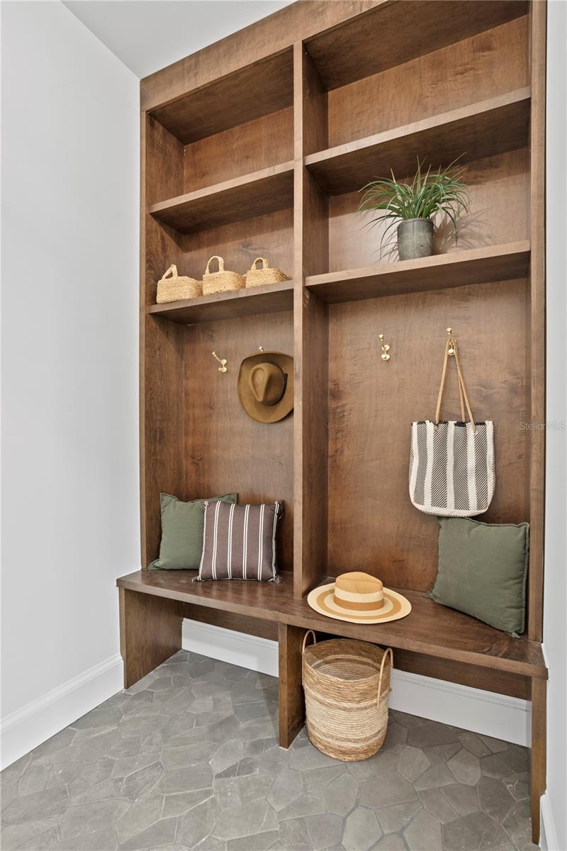 Listing photo id 32 for 4633 Lowell Avenue