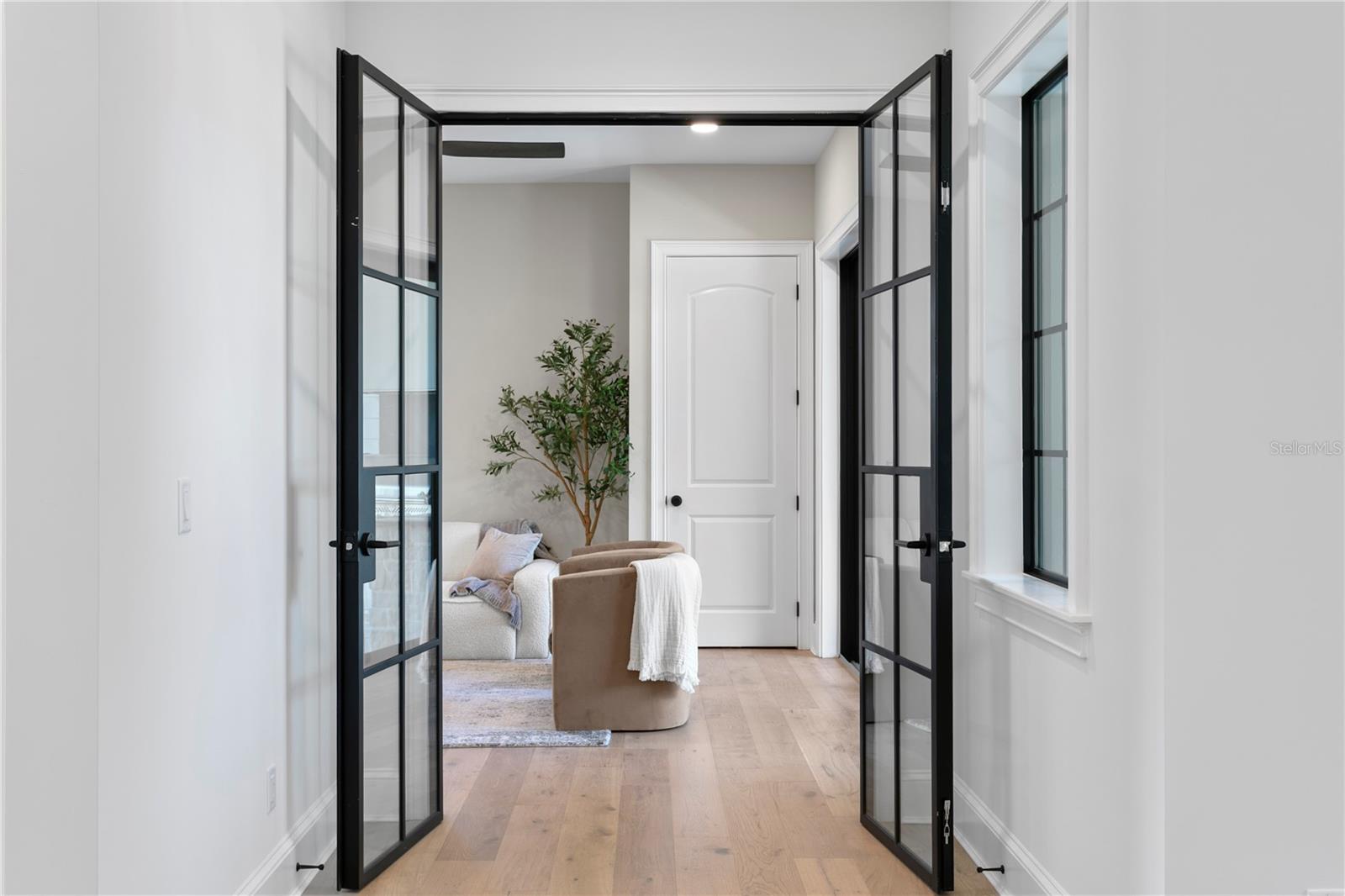 Listing photo id 33 for 4633 Lowell Avenue