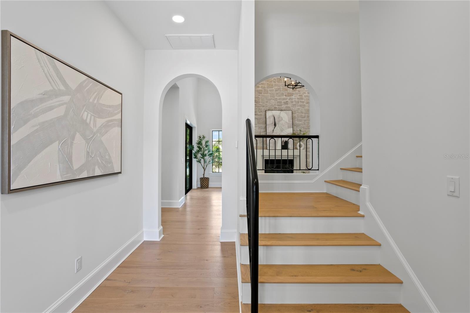 Listing photo id 2 for 4633 Lowell Avenue