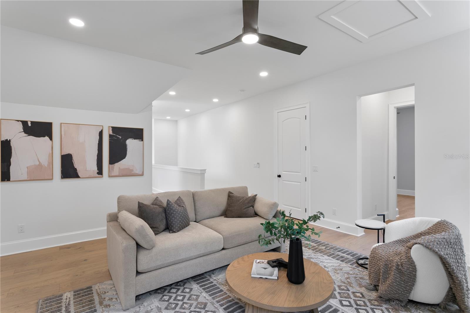 Listing photo id 38 for 4633 Lowell Avenue