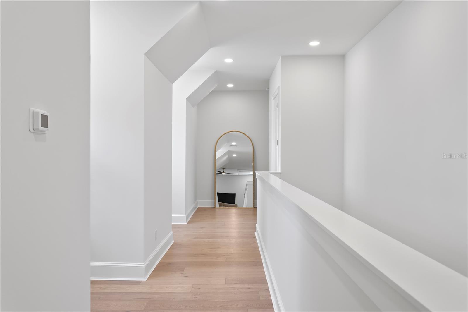 Listing photo id 40 for 4633 Lowell Avenue