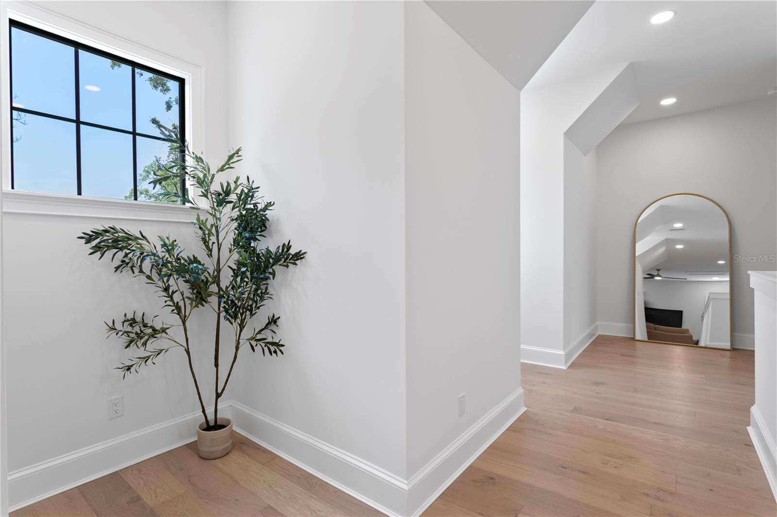 Listing photo id 42 for 4633 Lowell Avenue