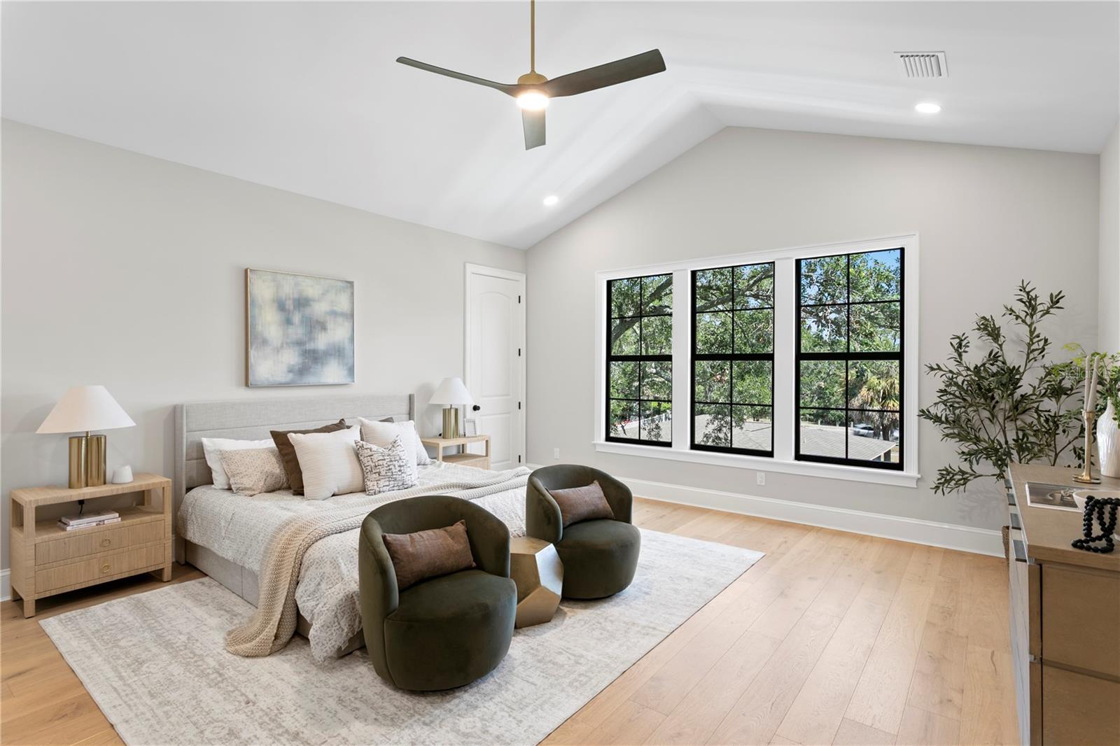 Listing photo id 43 for 4633 Lowell Avenue