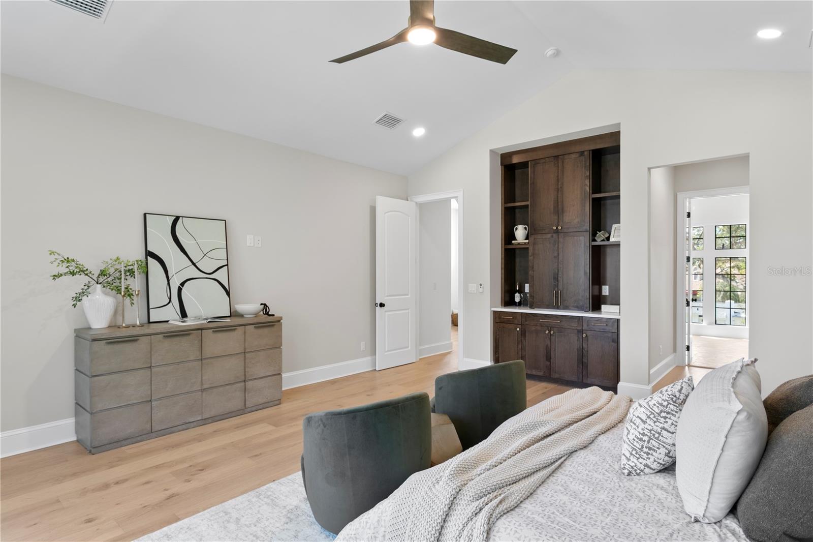 Listing photo id 44 for 4633 Lowell Avenue