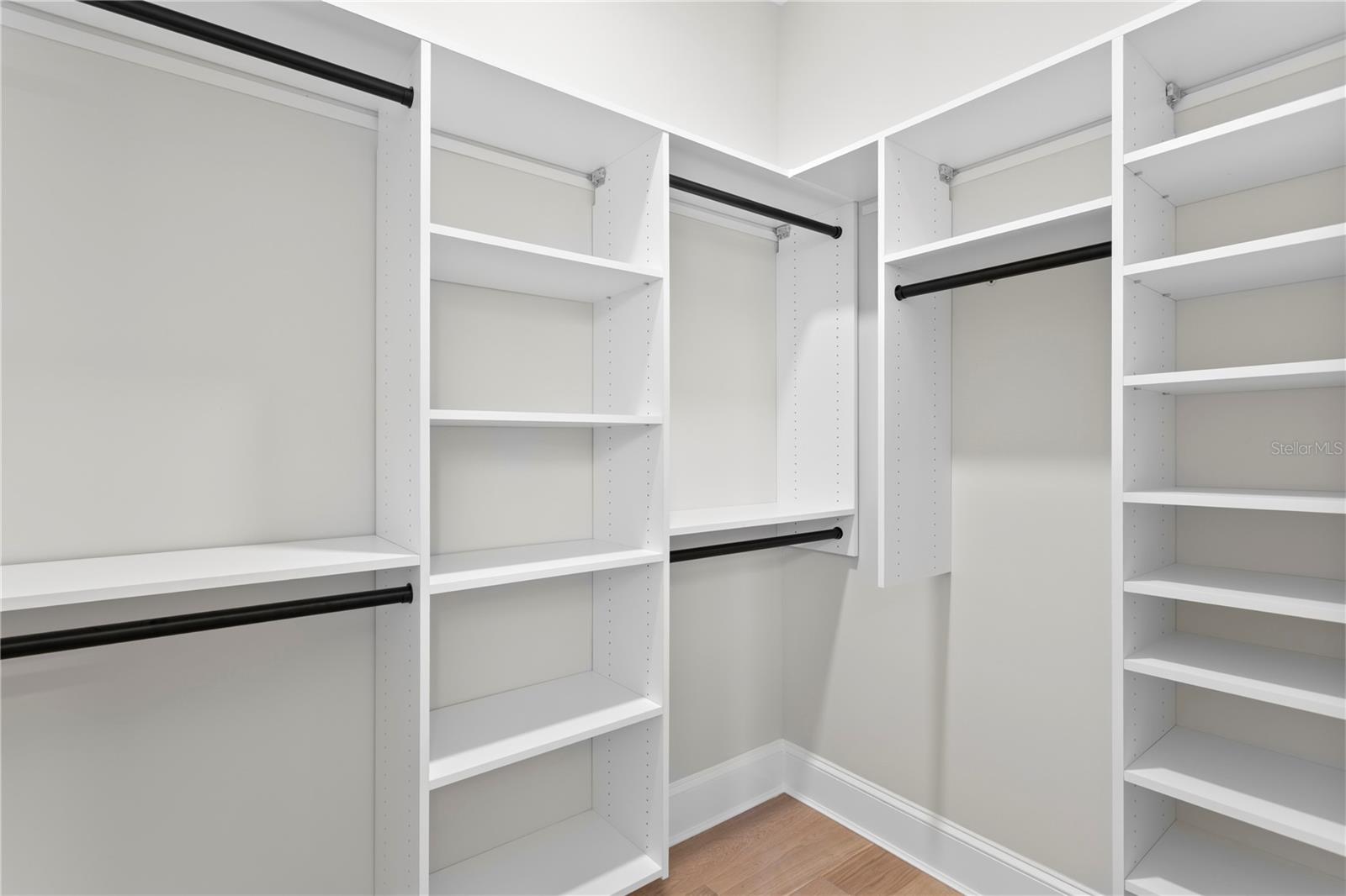 Listing photo id 47 for 4633 Lowell Avenue