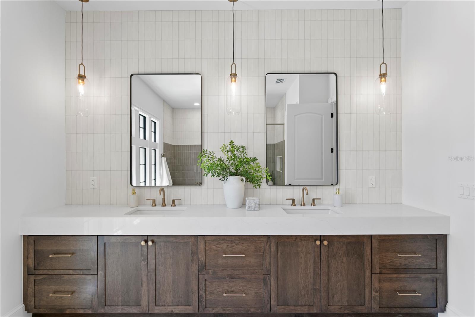 Listing photo id 50 for 4633 Lowell Avenue