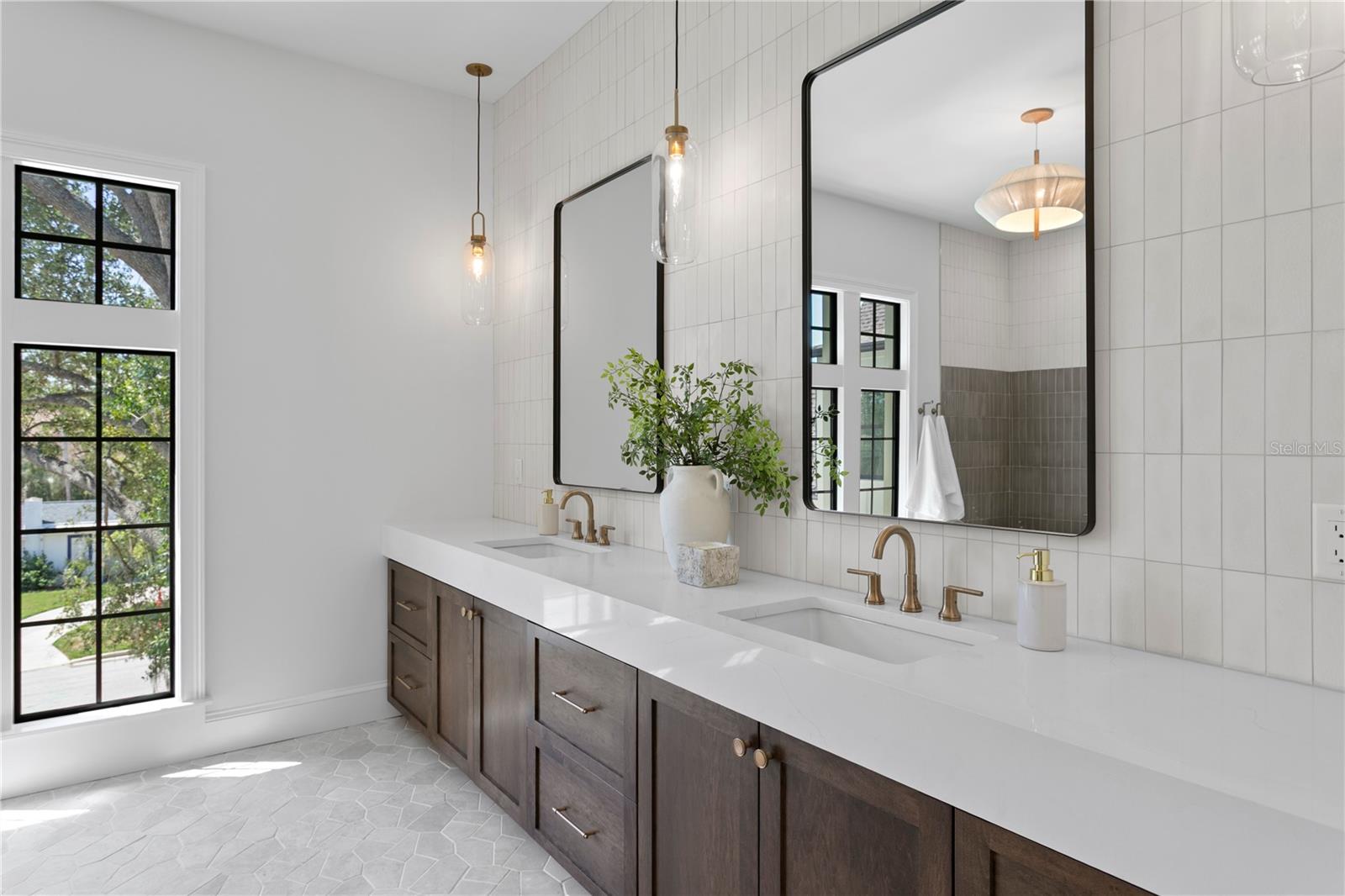 Listing photo id 51 for 4633 Lowell Avenue