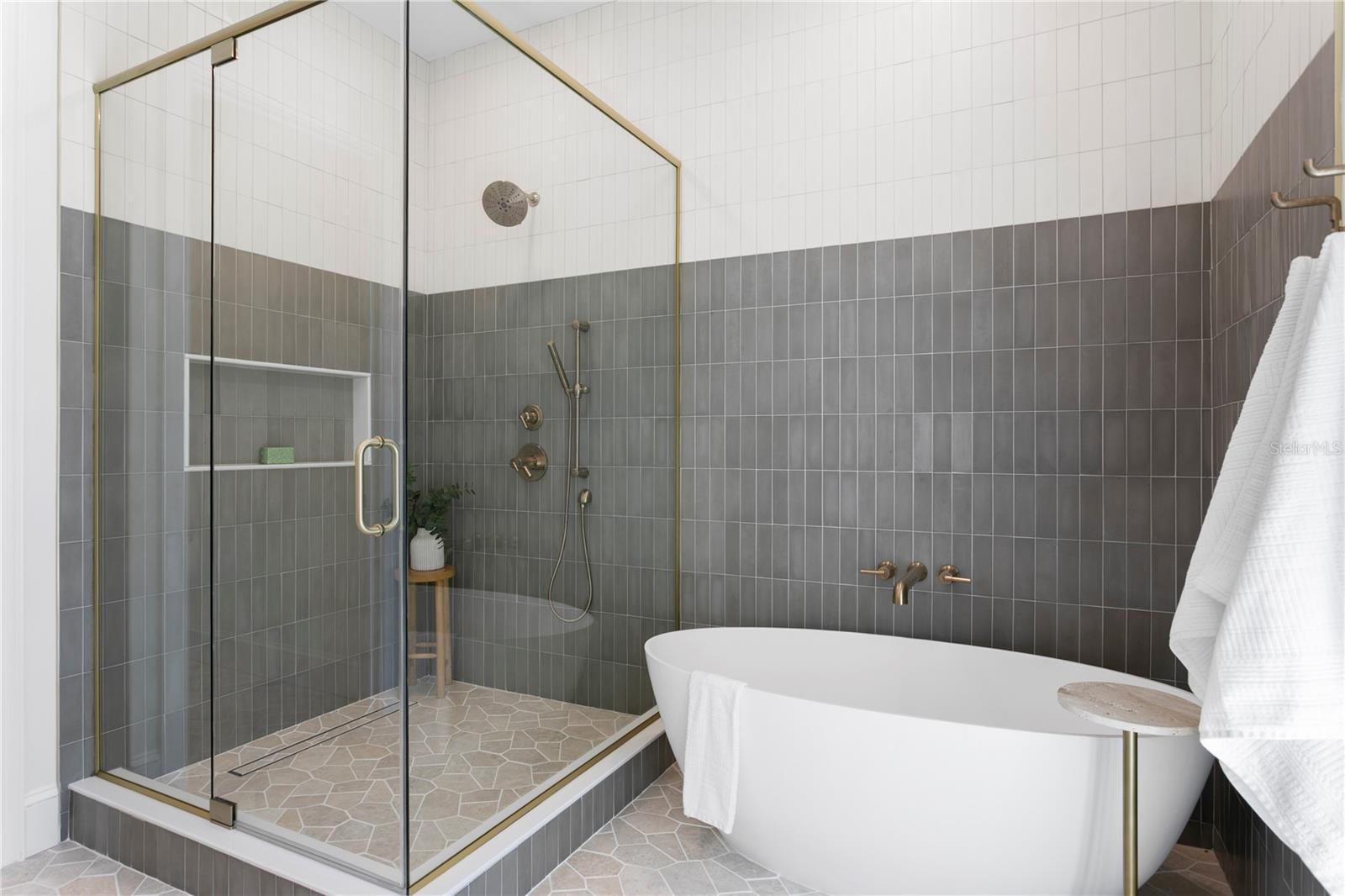 Listing photo id 53 for 4633 Lowell Avenue