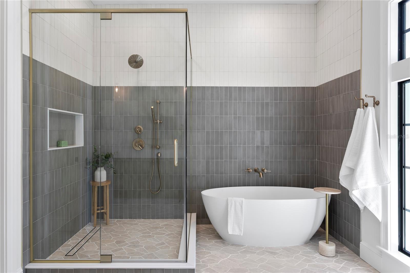 Listing photo id 54 for 4633 Lowell Avenue