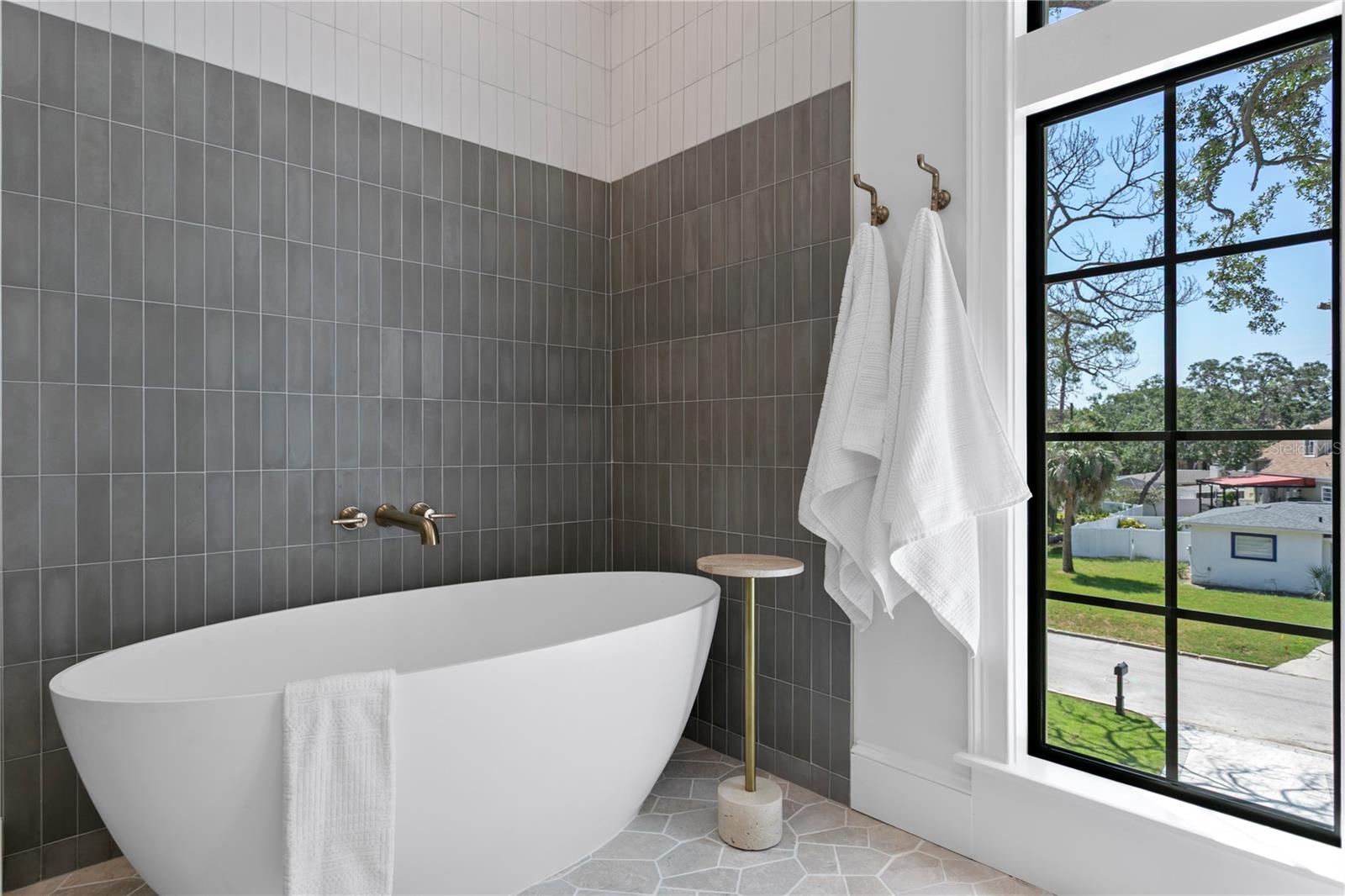 Listing photo id 55 for 4633 Lowell Avenue