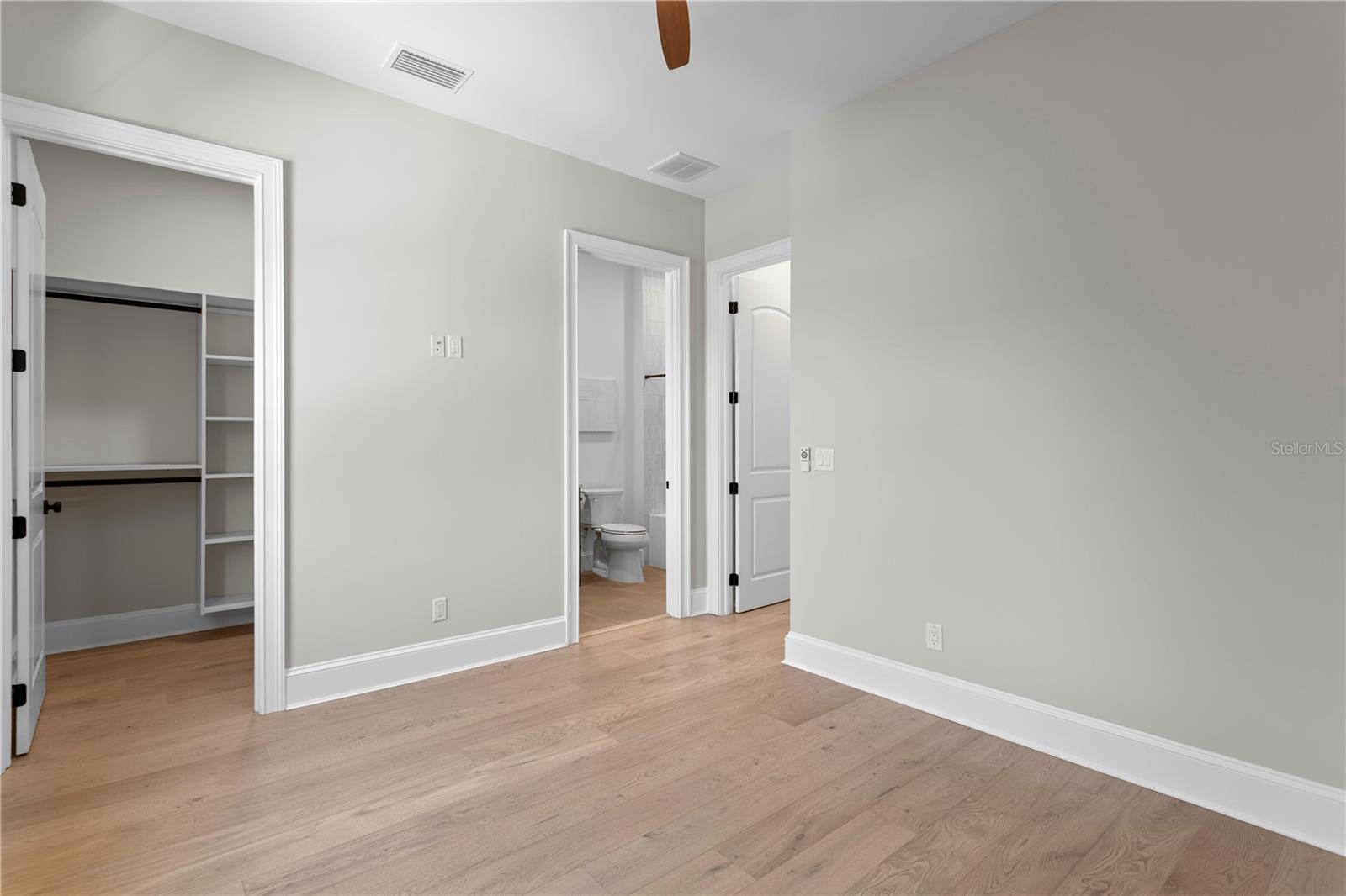 Listing photo id 59 for 4633 Lowell Avenue