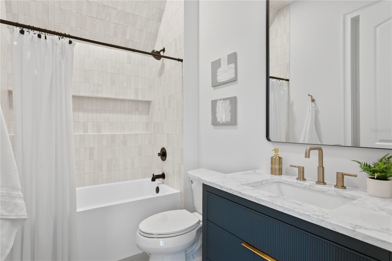 Listing photo id 63 for 4633 Lowell Avenue