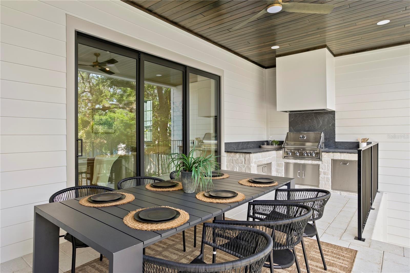 Listing photo id 65 for 4633 Lowell Avenue