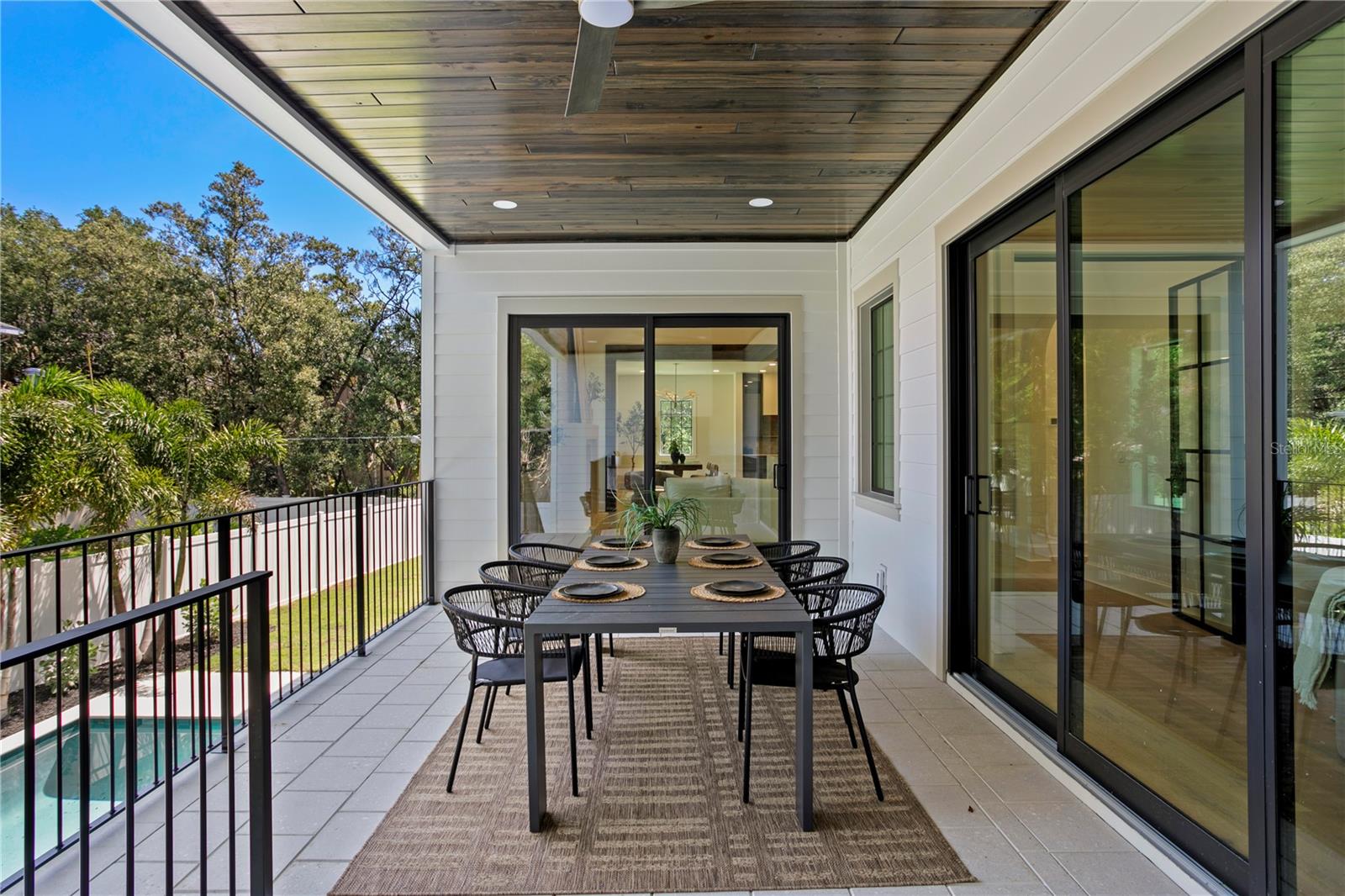 Listing photo id 67 for 4633 Lowell Avenue