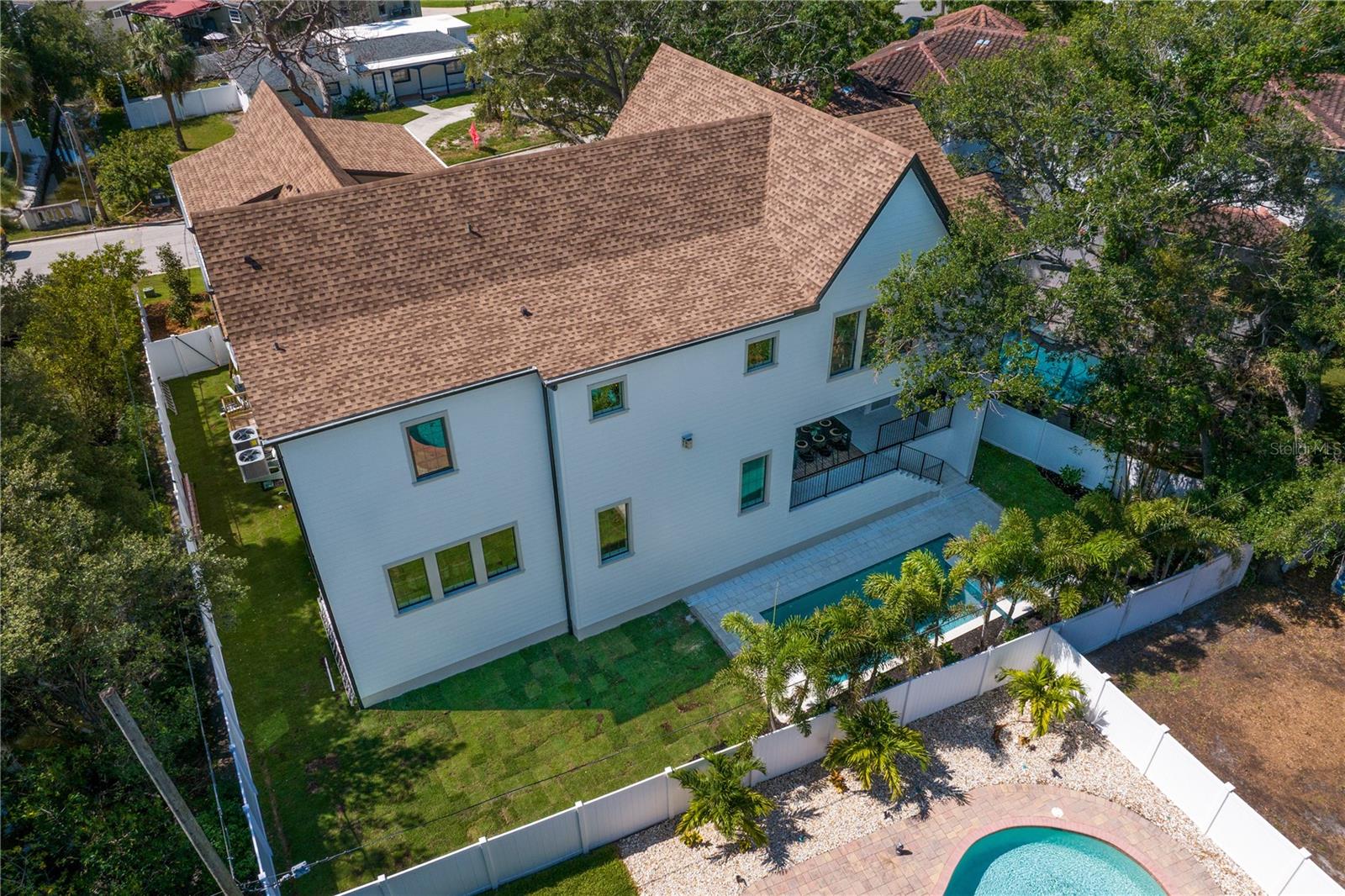 Listing photo id 72 for 4633 Lowell Avenue