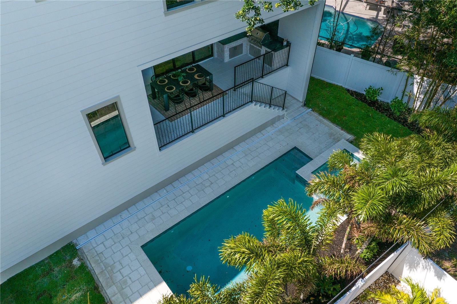 Listing photo id 74 for 4633 Lowell Avenue