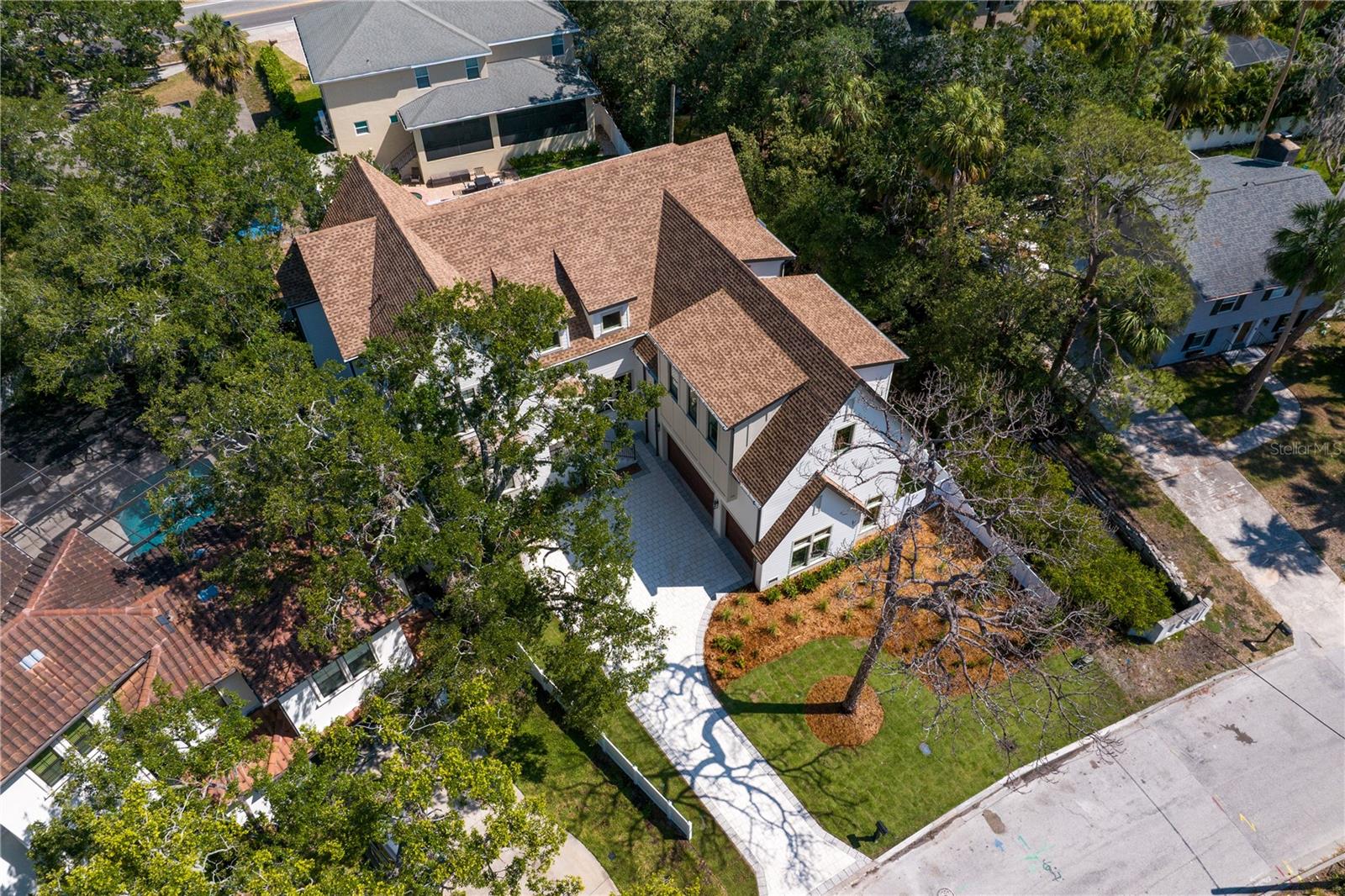 Listing photo id 77 for 4633 Lowell Avenue