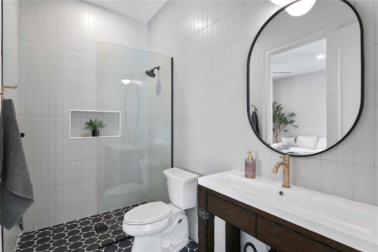 Listing photo id 6 for 4633 Lowell Avenue