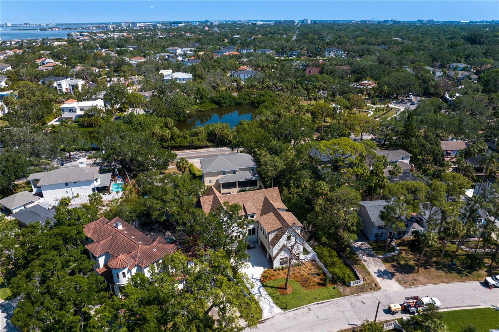 Listing photo id 78 for 4633 Lowell Avenue