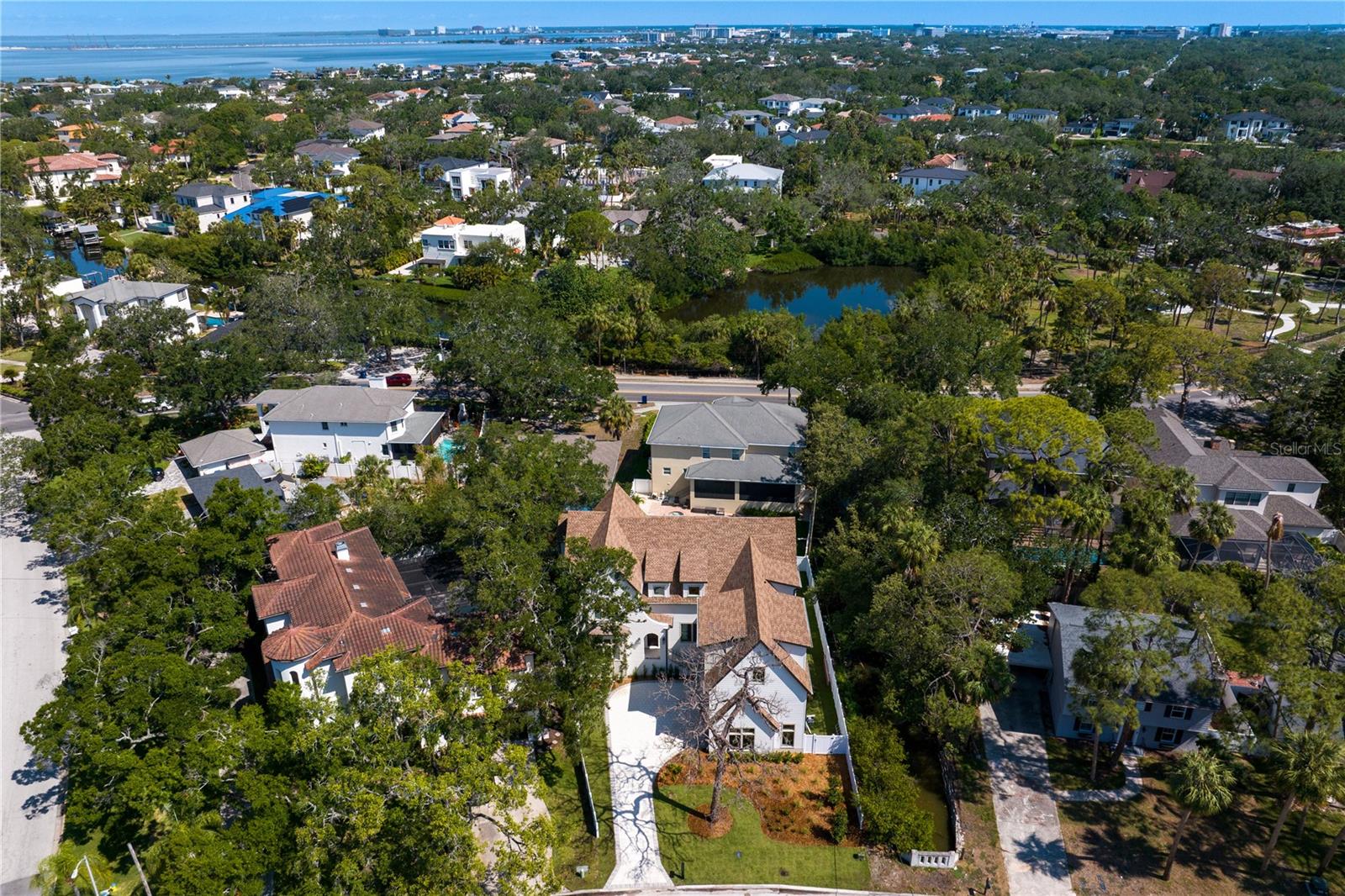 Listing photo id 79 for 4633 Lowell Avenue