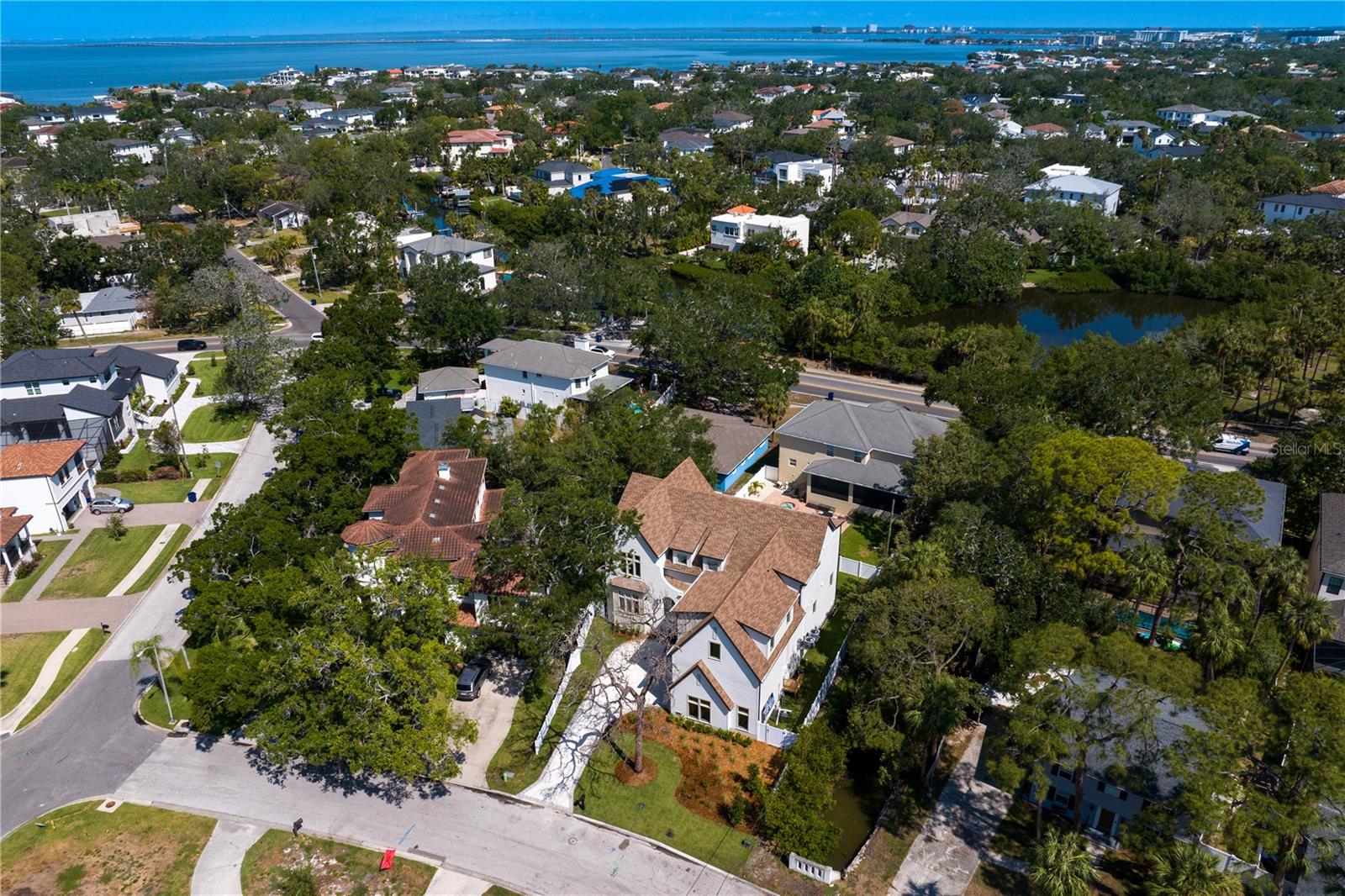 Listing photo id 80 for 4633 Lowell Avenue