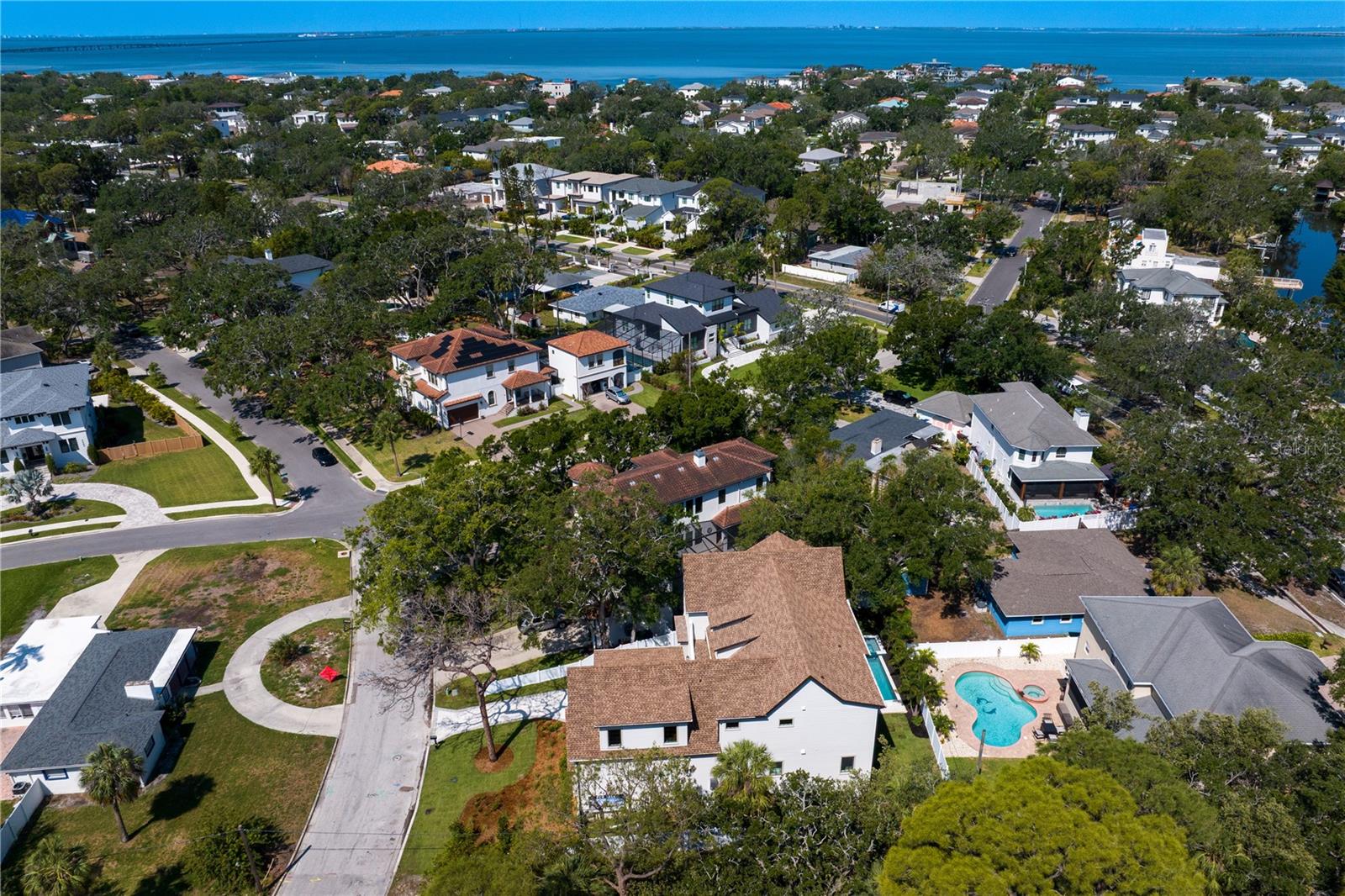 Listing photo id 81 for 4633 Lowell Avenue