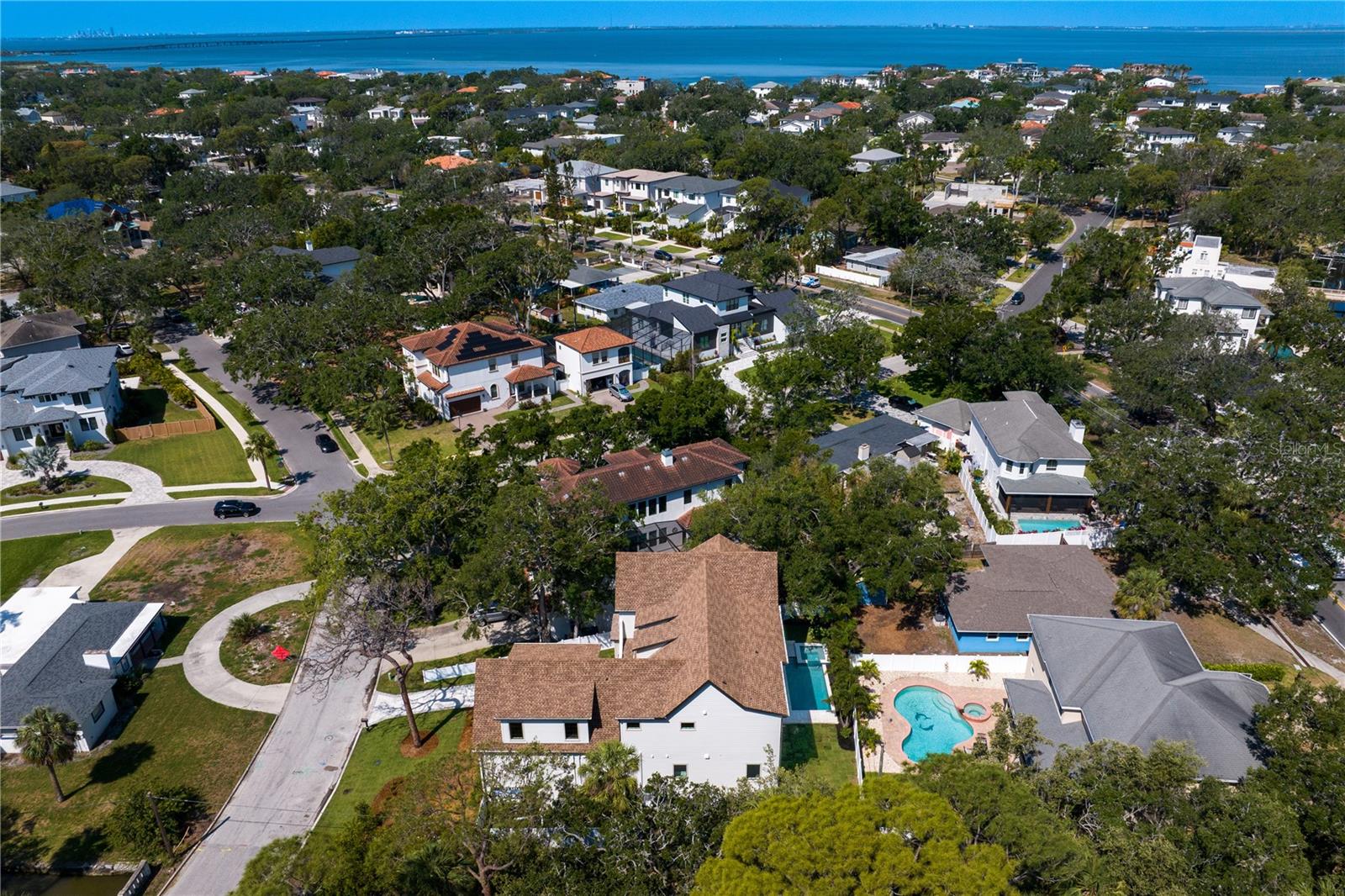 Listing photo id 82 for 4633 Lowell Avenue