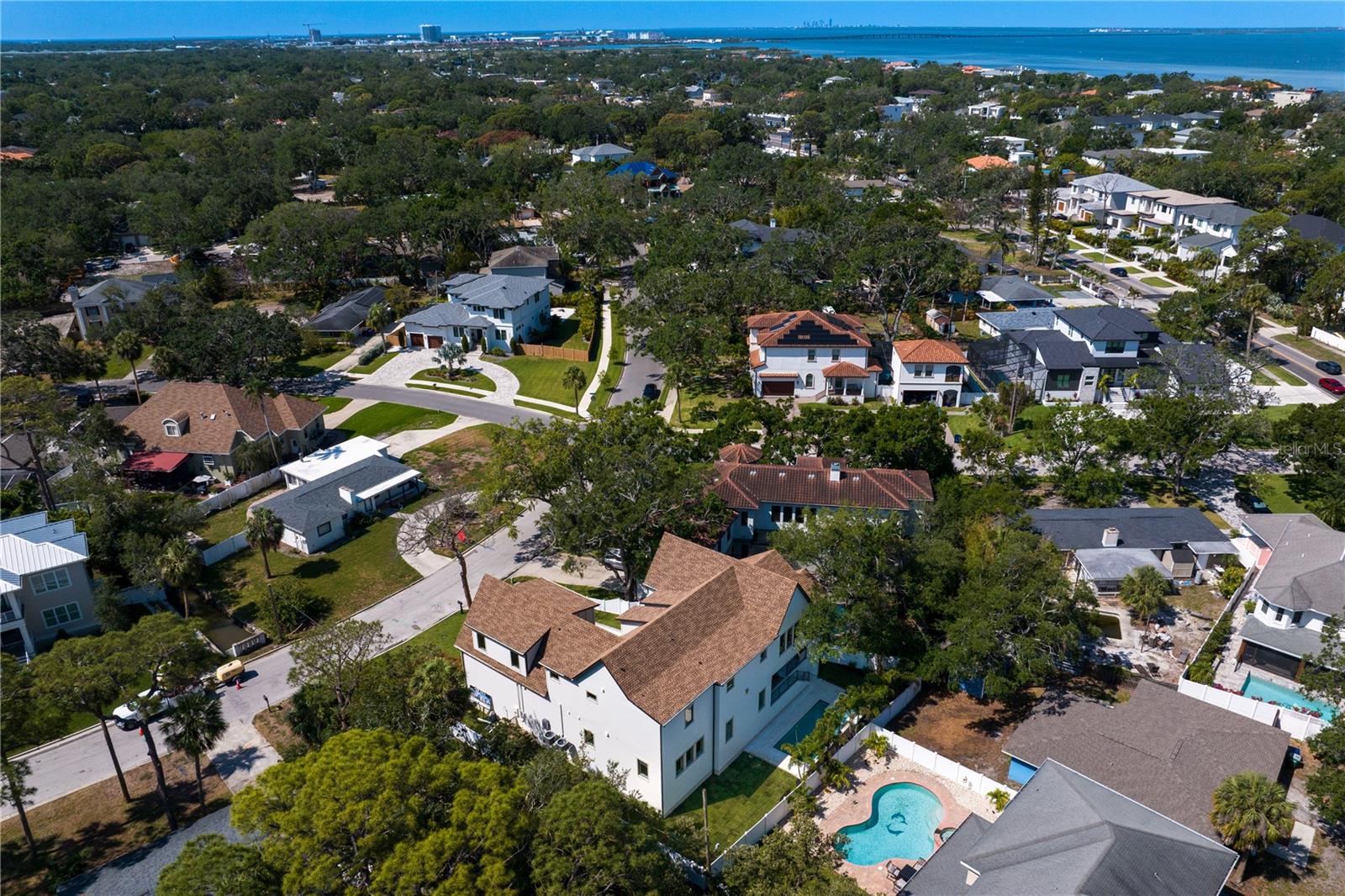 Listing photo id 83 for 4633 Lowell Avenue