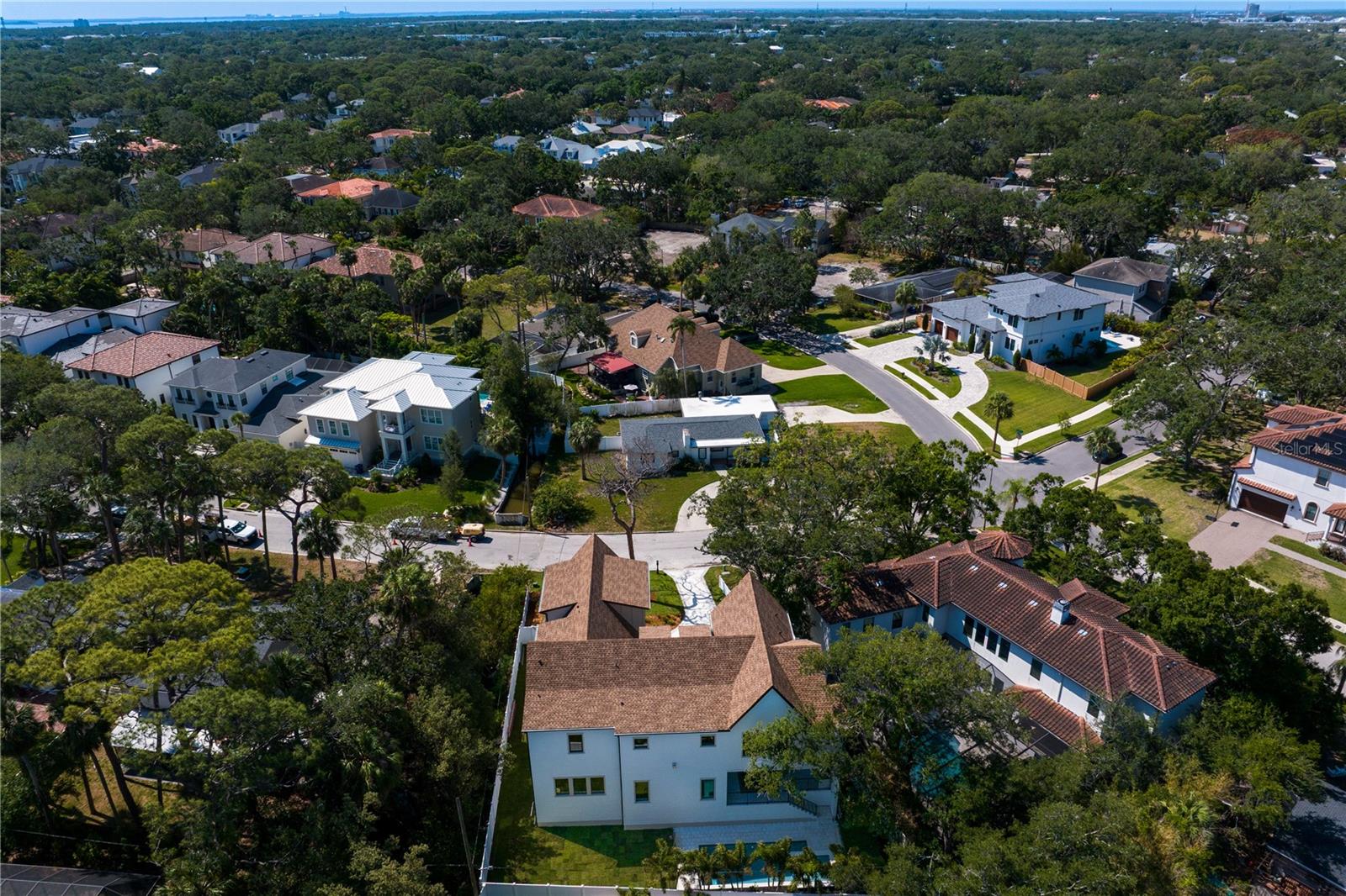 Listing photo id 84 for 4633 Lowell Avenue