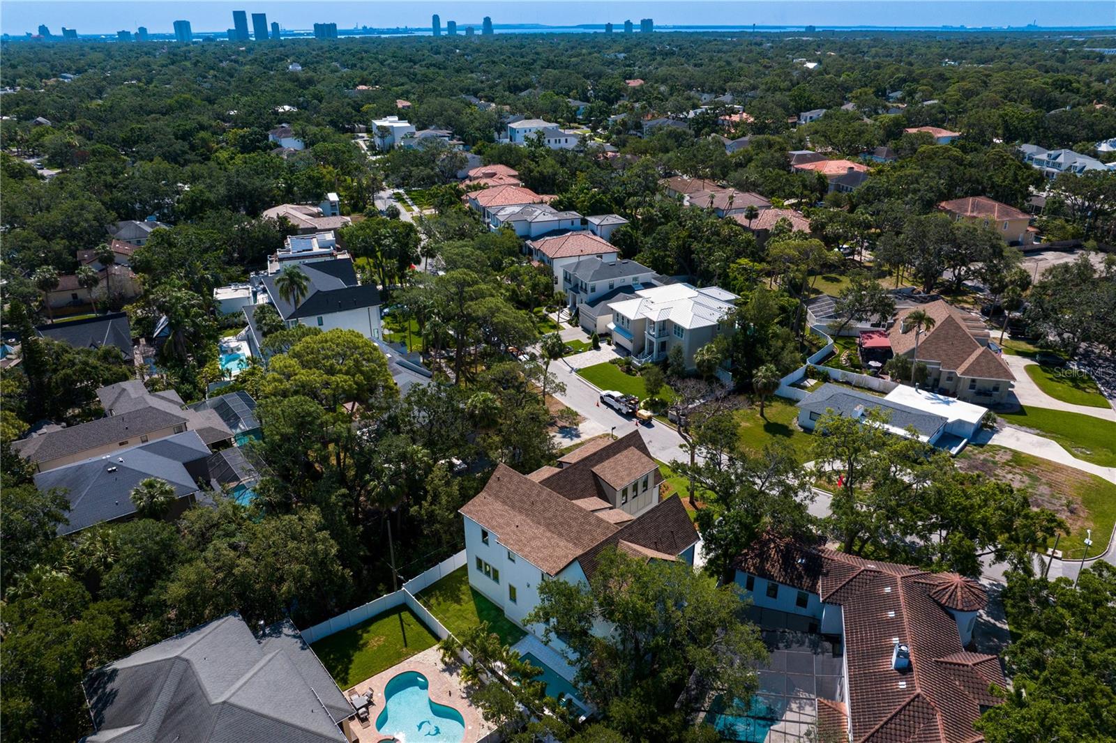 Listing photo id 85 for 4633 Lowell Avenue