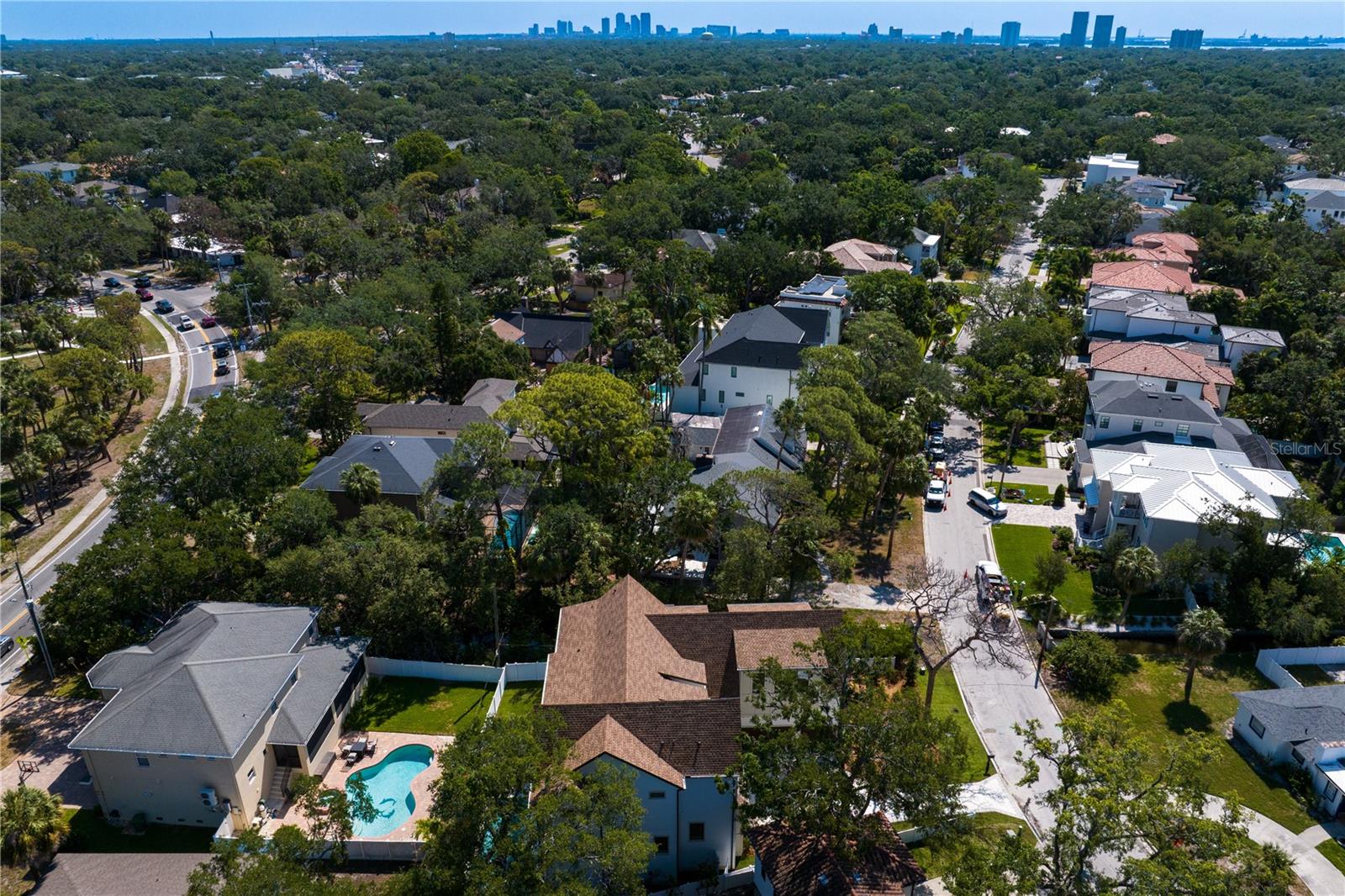 Listing photo id 86 for 4633 Lowell Avenue