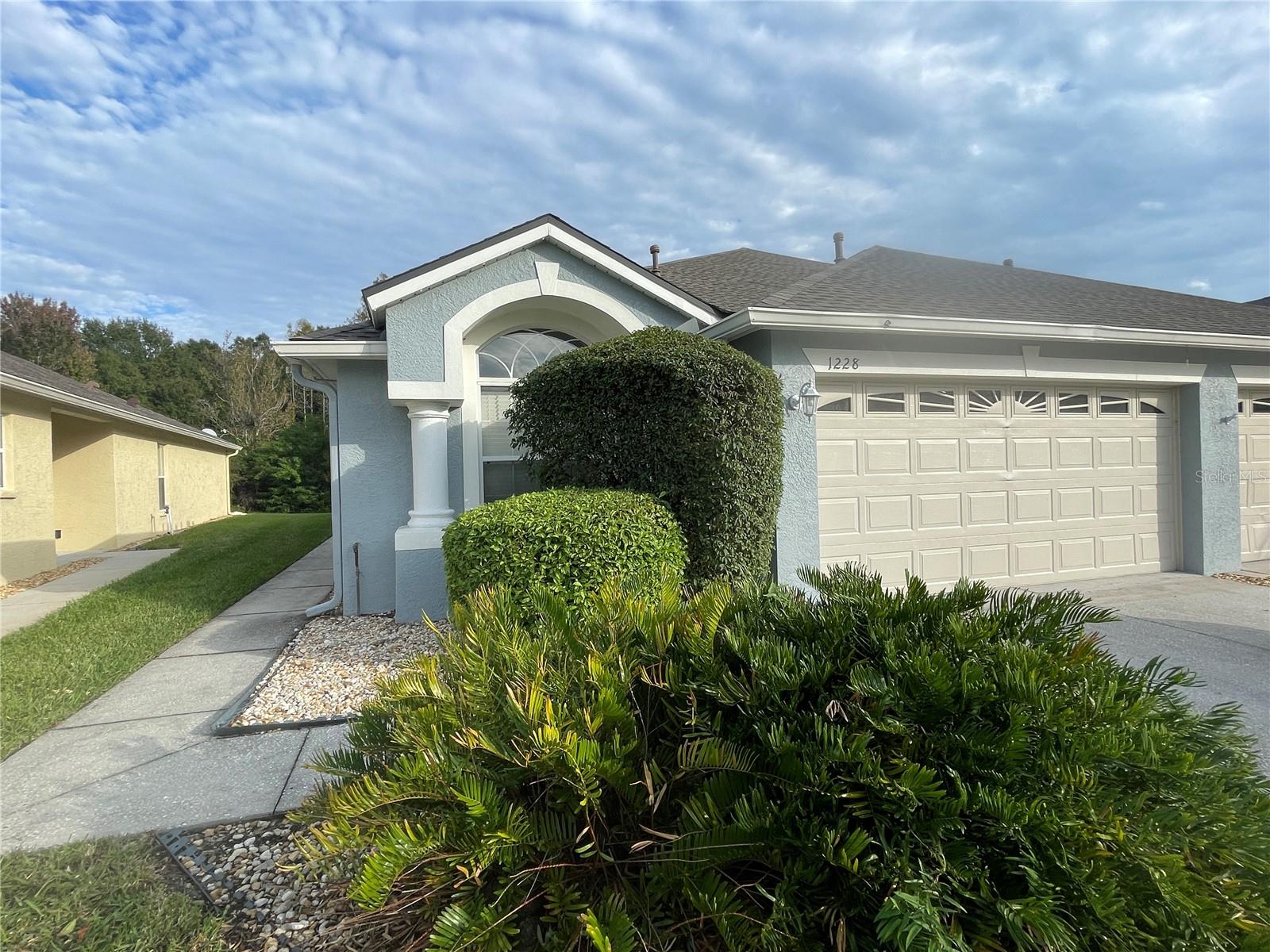 Listing photo id 0 for 1228 Bensbrooke Dr