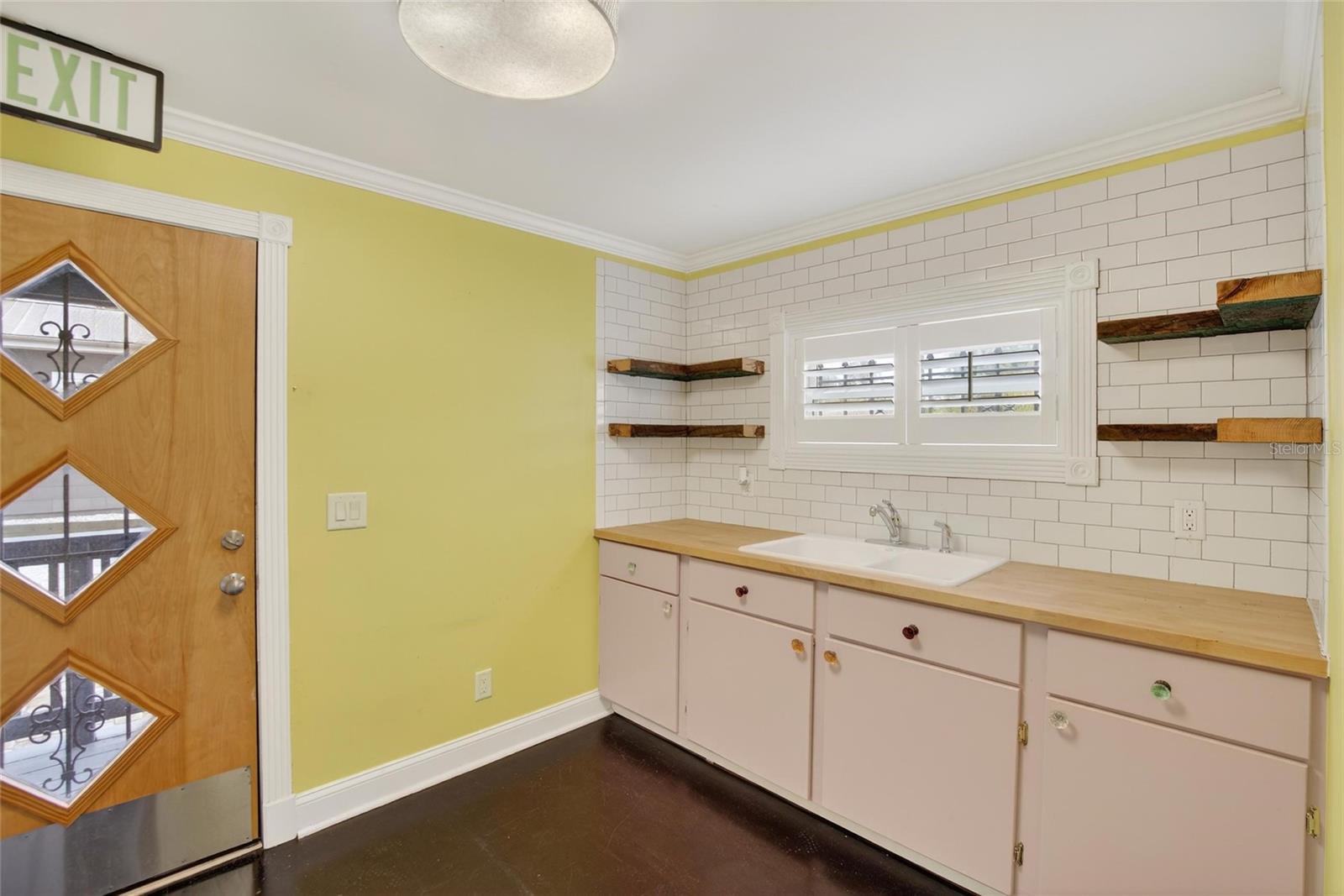 Image 11 of 24 For 1305 Armenia Avenue