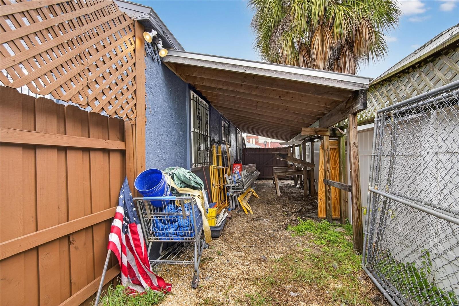 Image 19 of 24 For 1305 Armenia Avenue