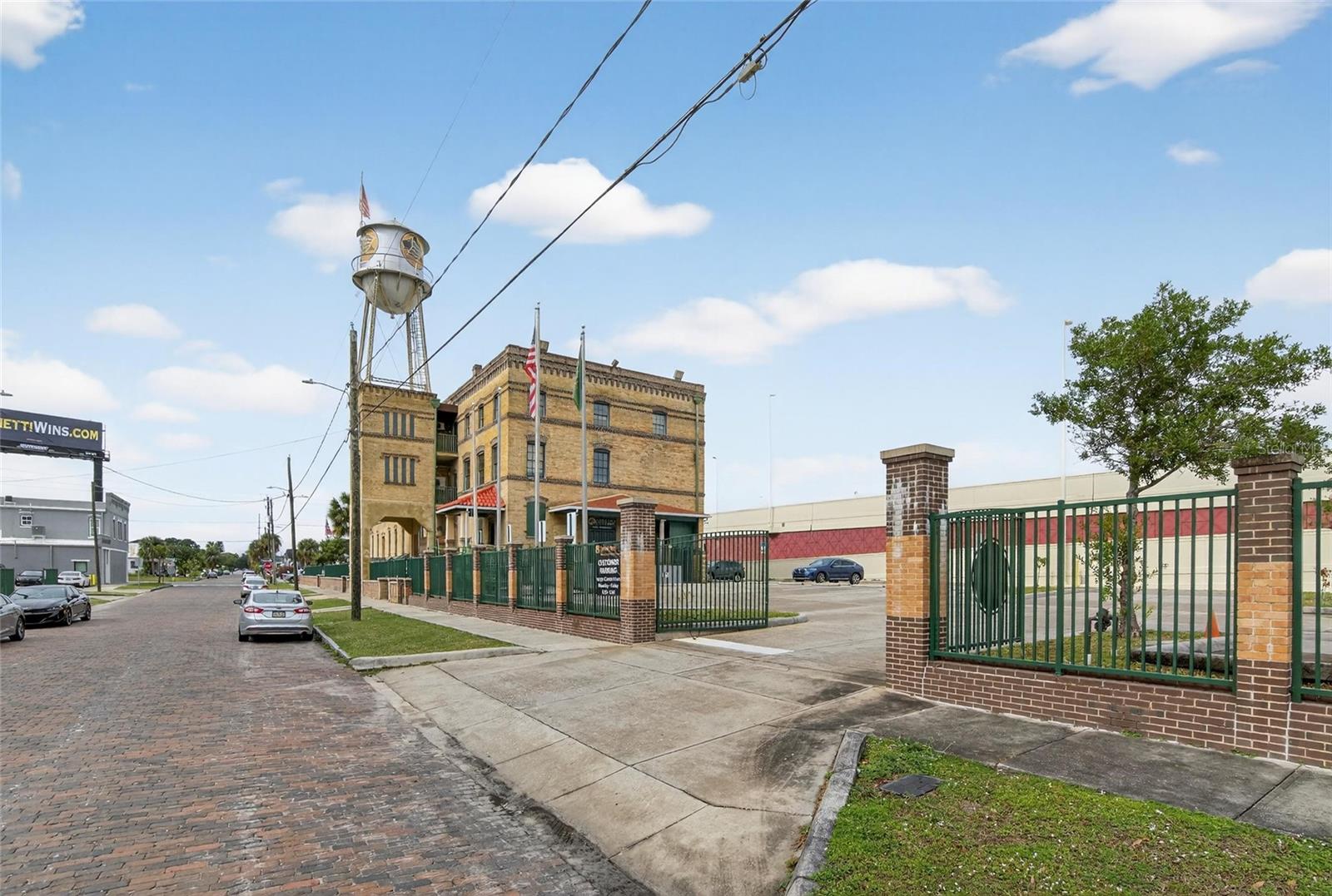 Image 24 of 24 For 1305 Armenia Avenue