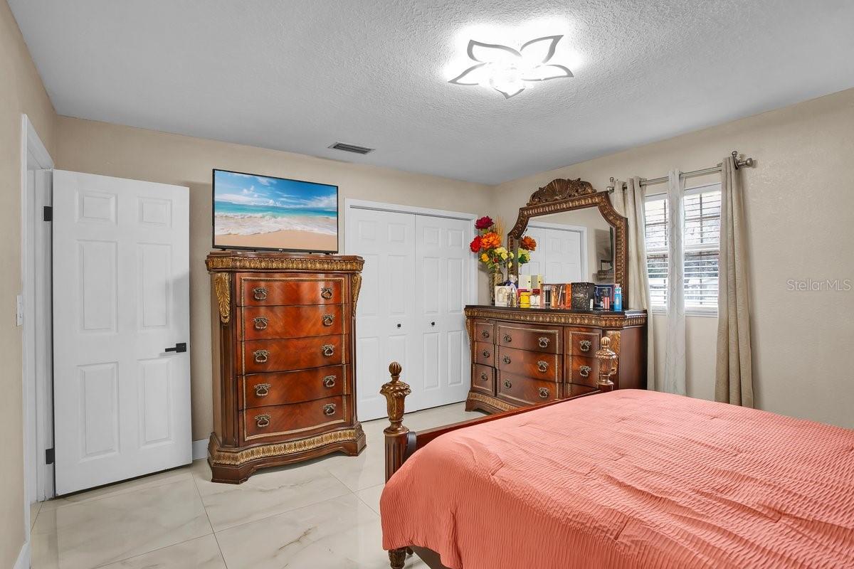 Image 28 of 62 For 5615 Oak Avenue Nw