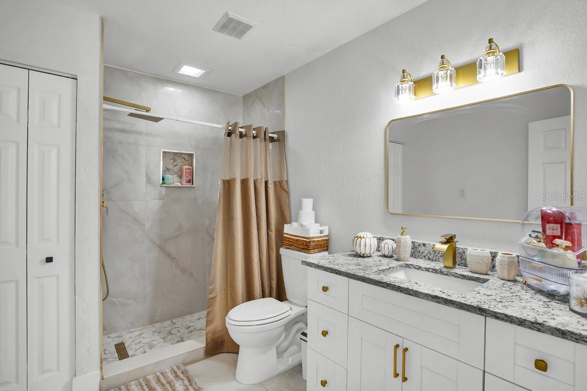 Image 34 of 62 For 5615 Oak Avenue Nw