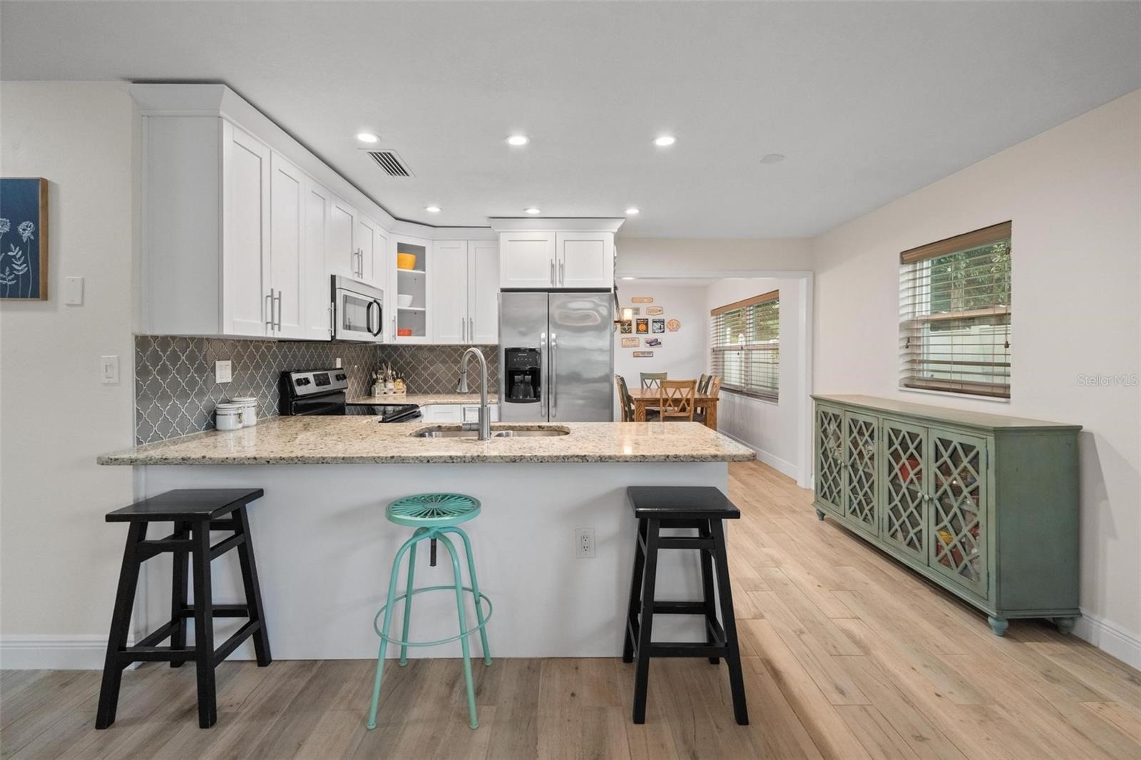 Image 12 of 48 For 4130 Queen Street N