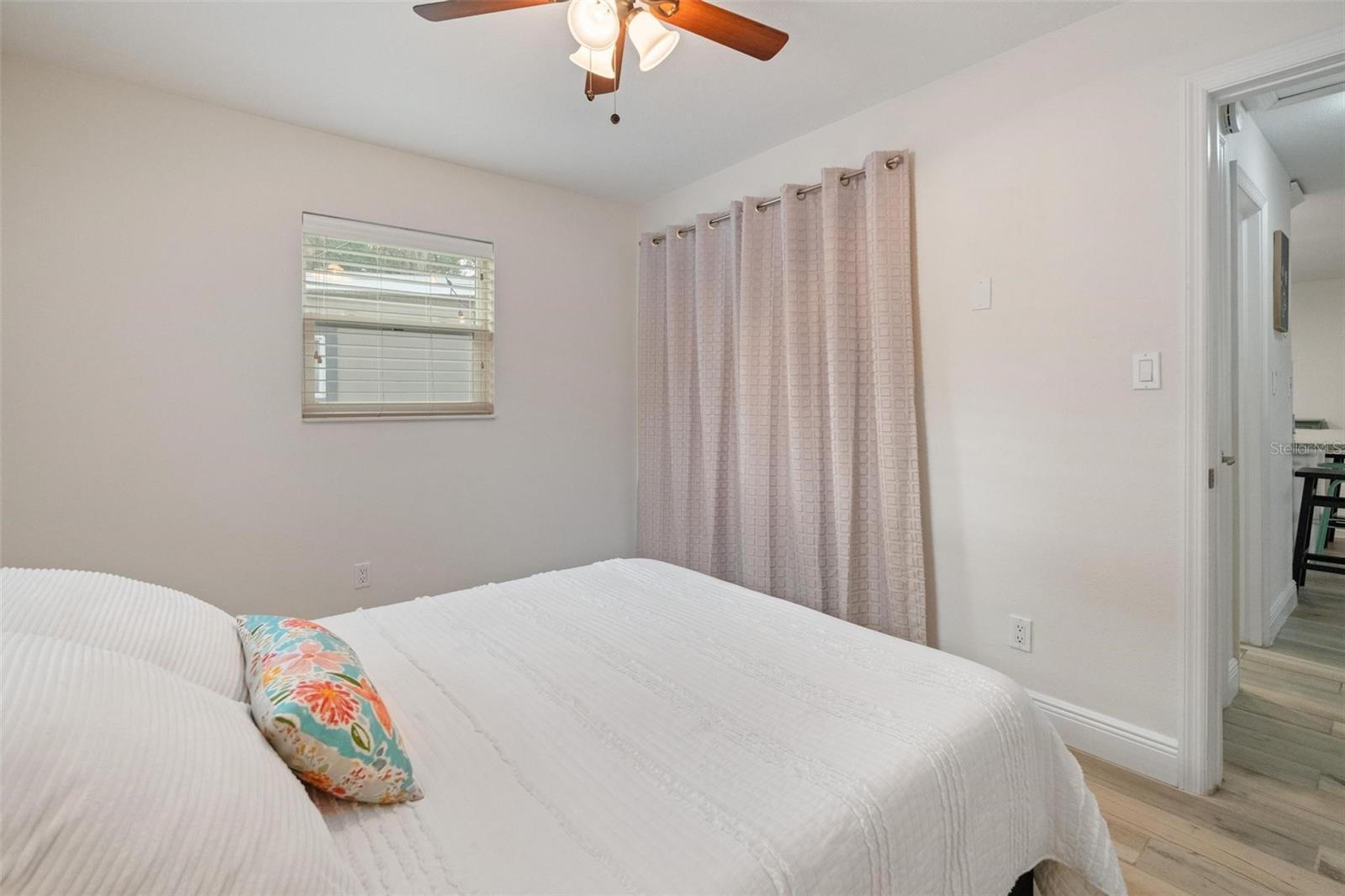 Image 16 of 48 For 4130 Queen Street N