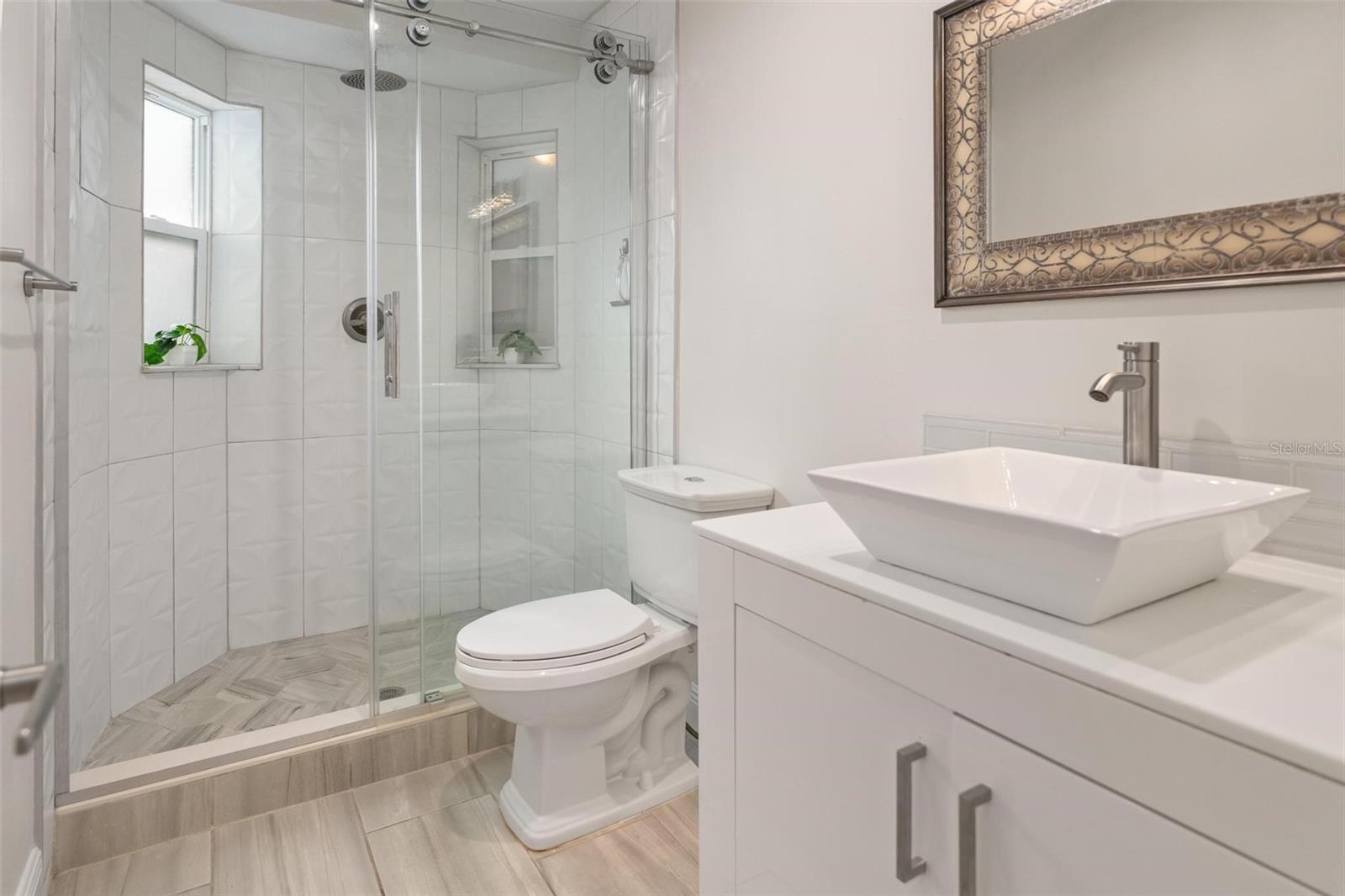 Image 17 of 48 For 4130 Queen Street N